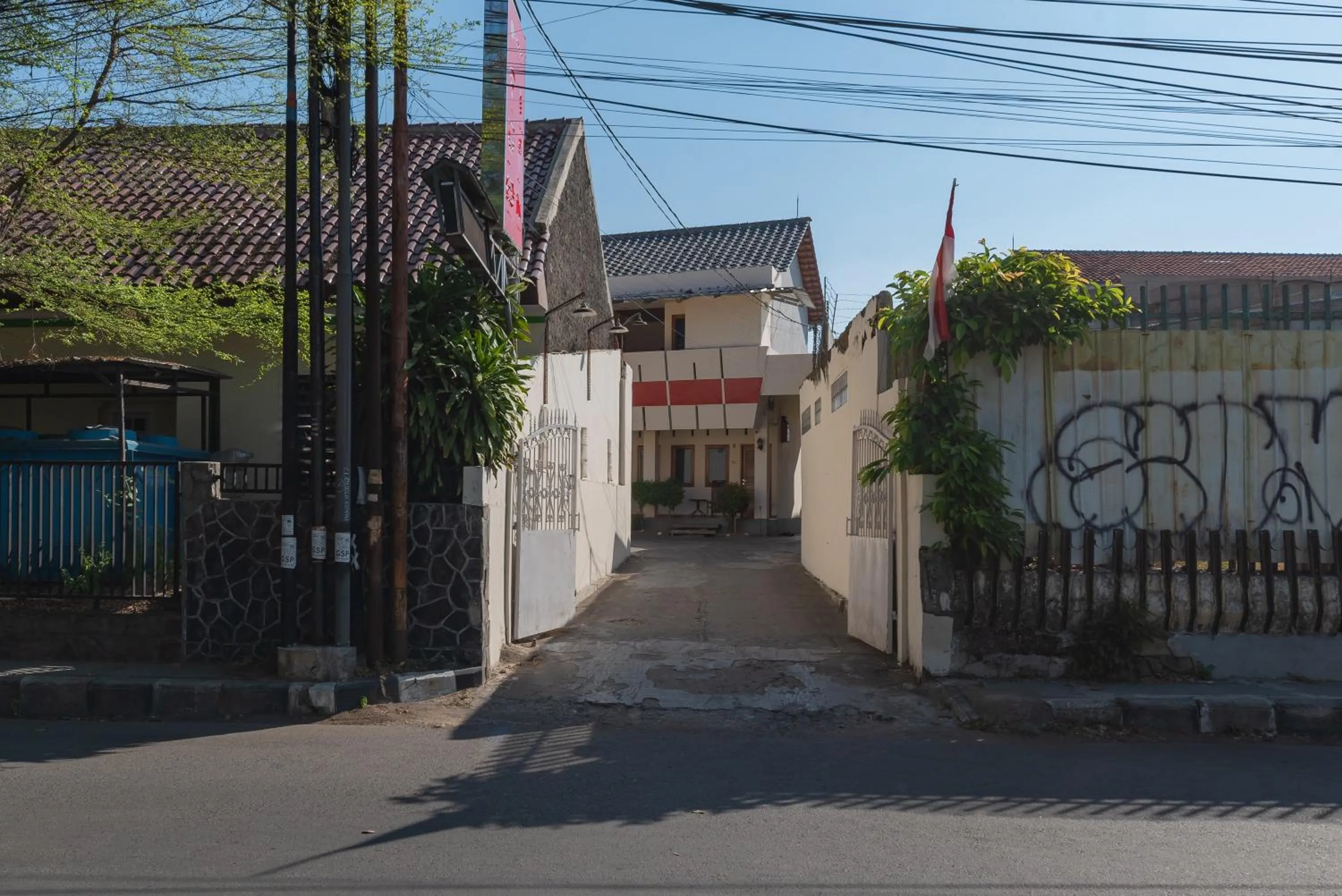 Property building in RedDoorz near Pasar Pagi 2 by Cassana