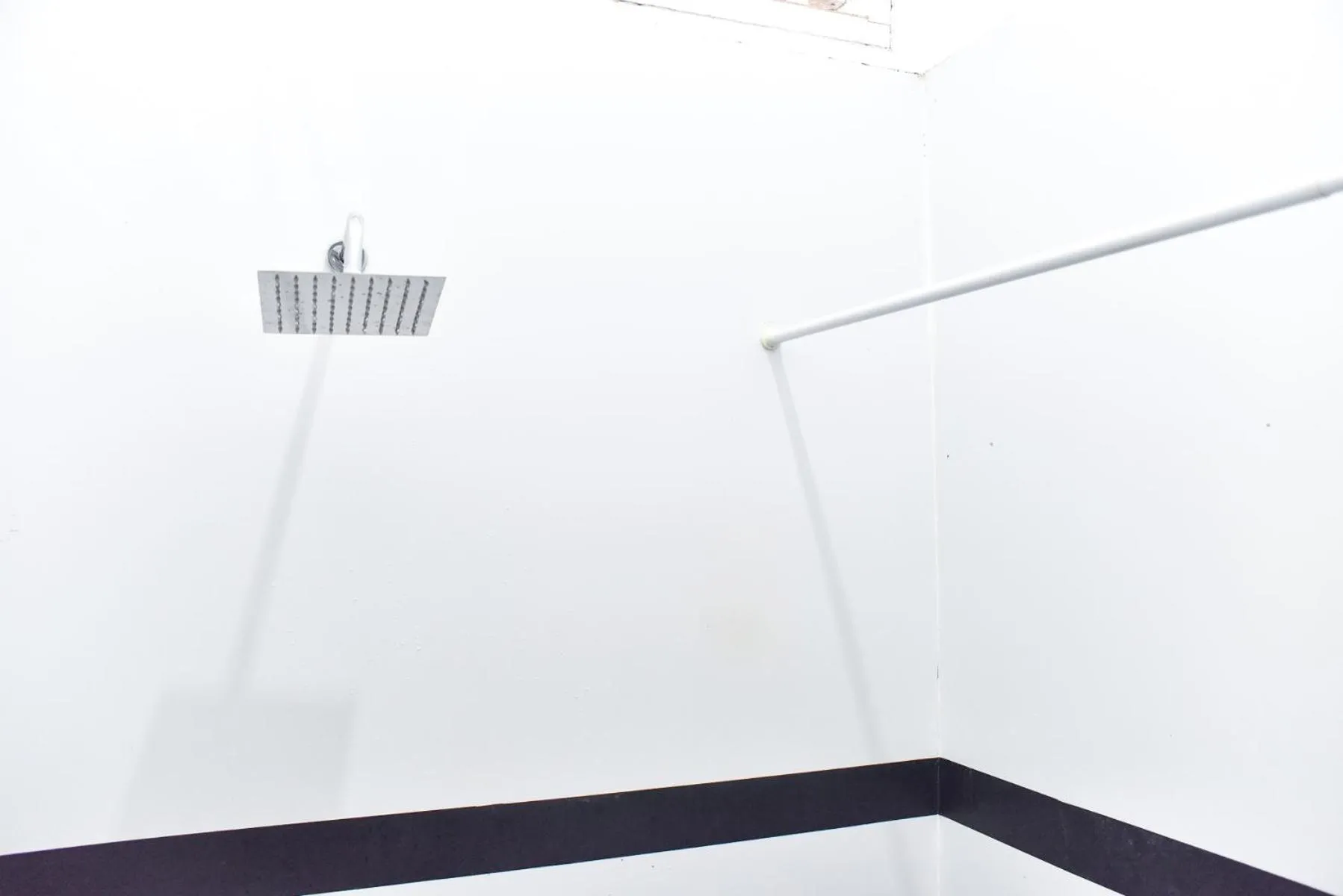 Bathroom in RedDoorz near Sultan Hasanuddin Airport 2 Makassar