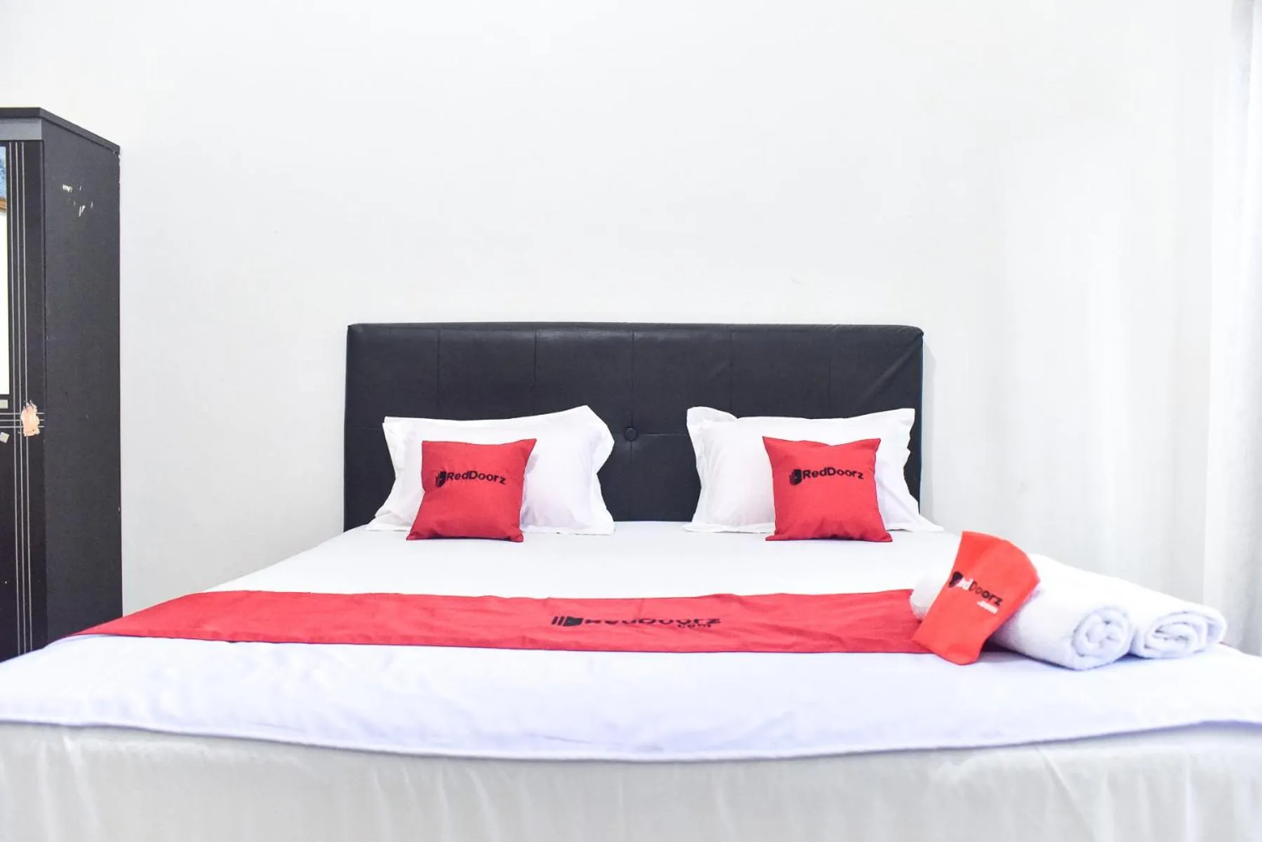 Bedroom, Bed in RedDoorz near Sultan Hasanuddin Airport 2 Makassar