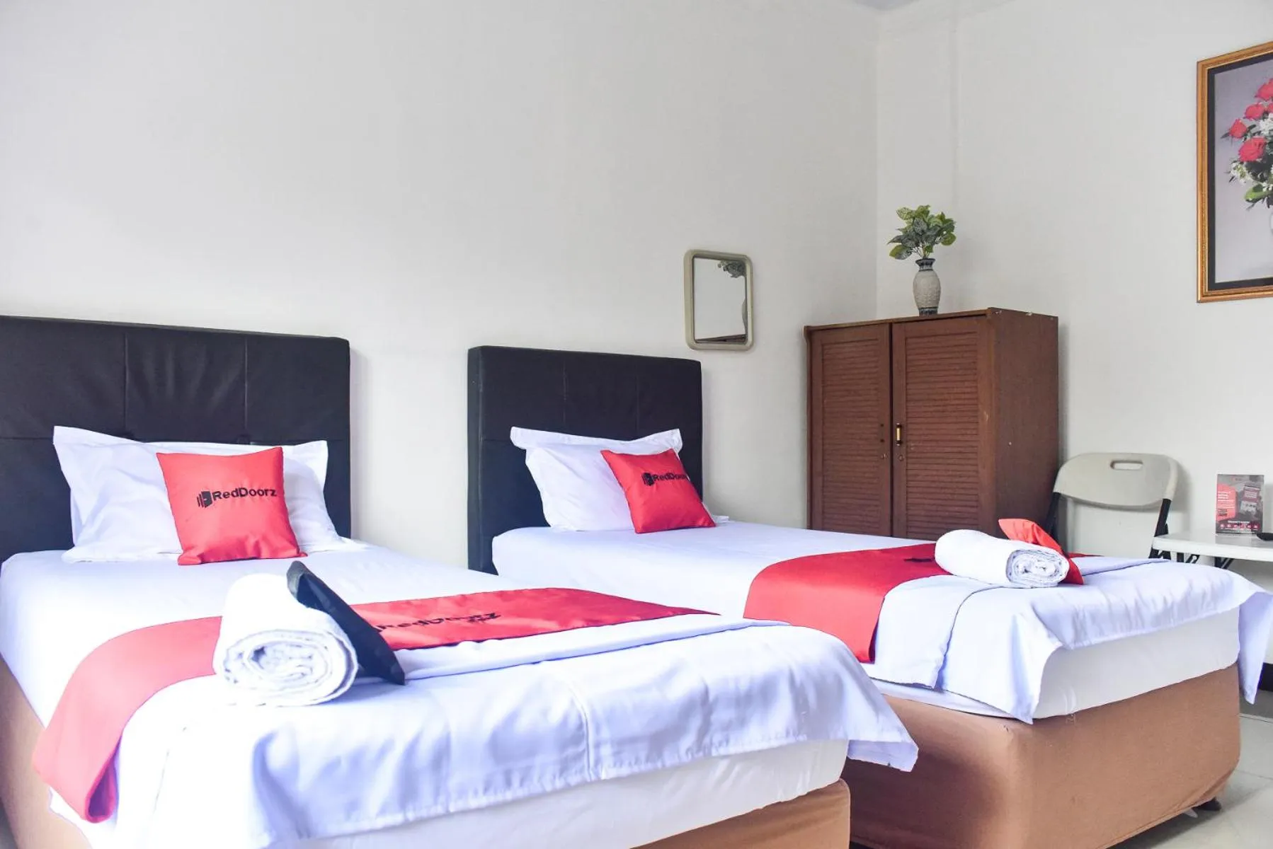 Bedroom, Bed in RedDoorz near Sultan Hasanuddin Airport 2 Makassar