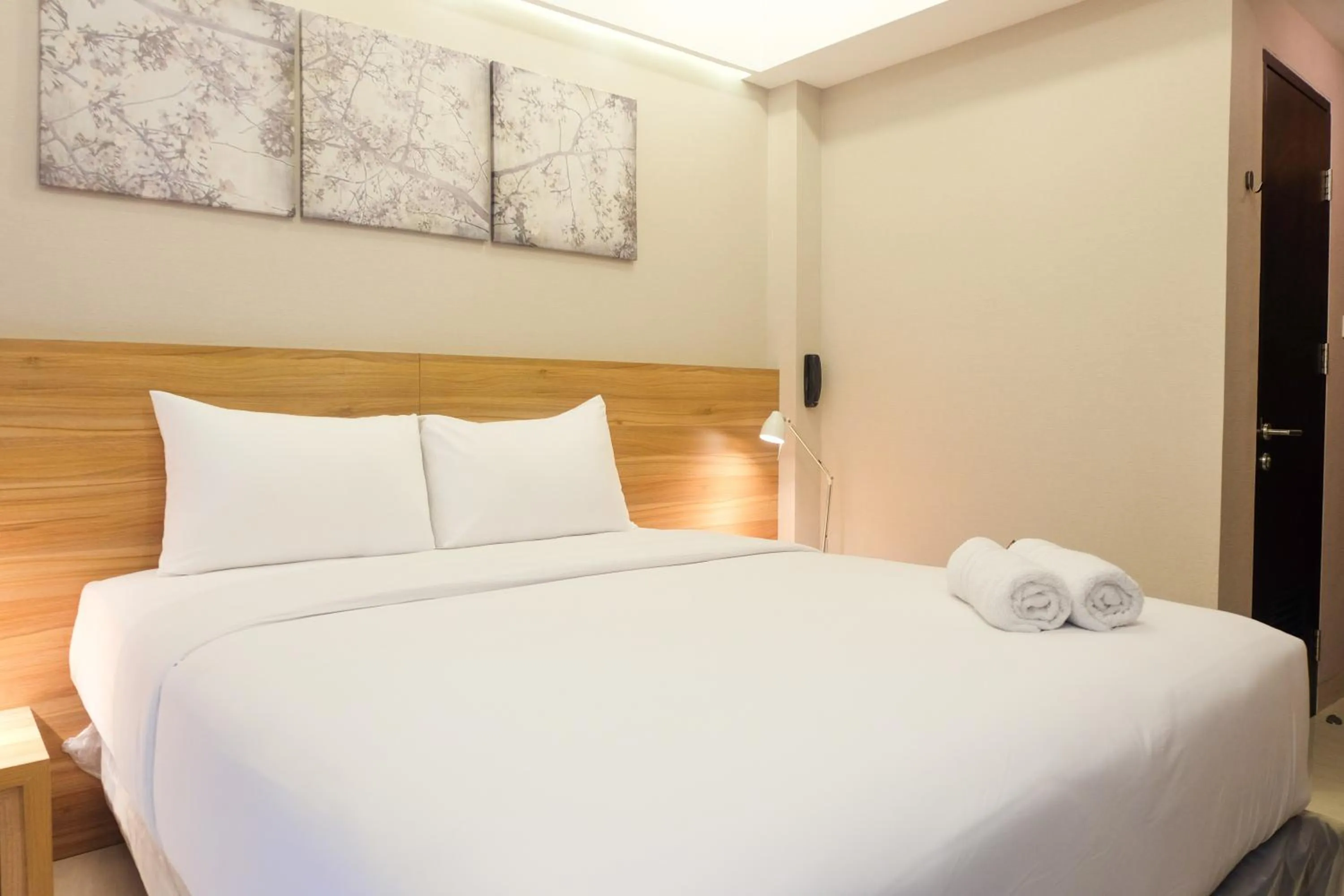 Modern Apartment Studio No Kitchen Mustika Golf Residence By Travelio