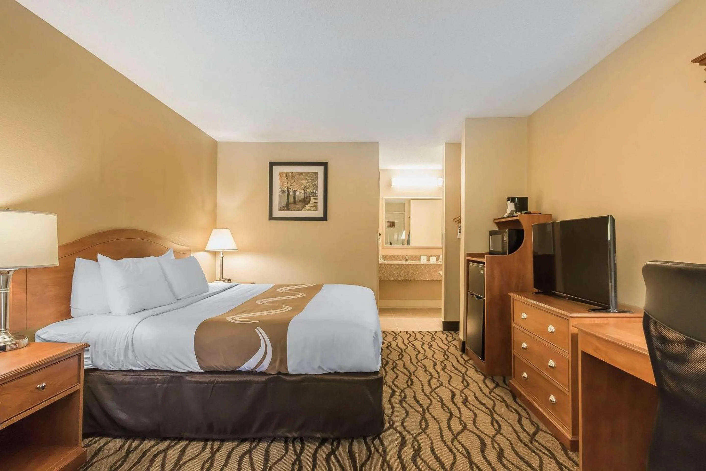 Photo of the whole room, Bed in Quality Inn Charleston - Sikeston