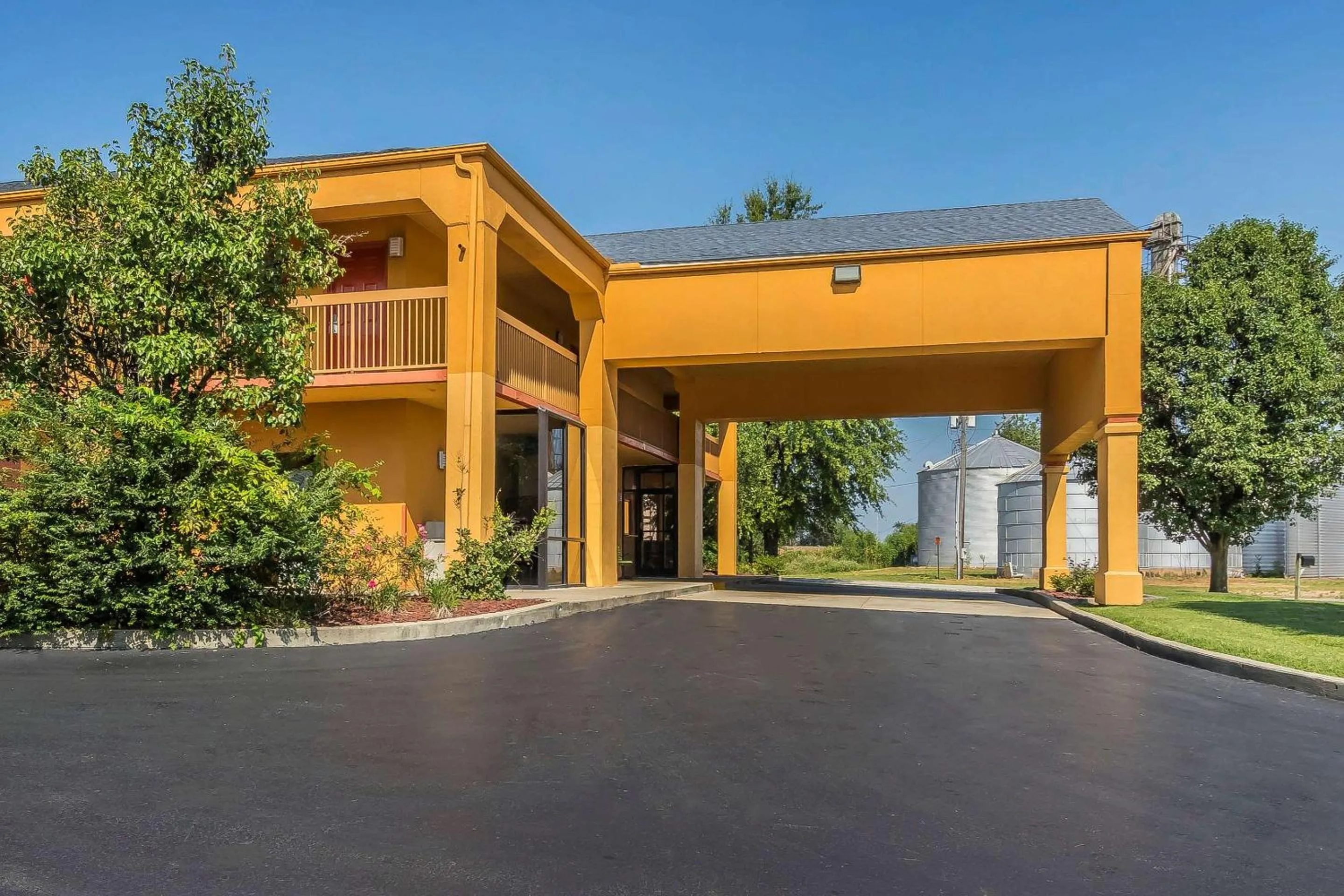 Property building in Quality Inn Charleston - Sikeston