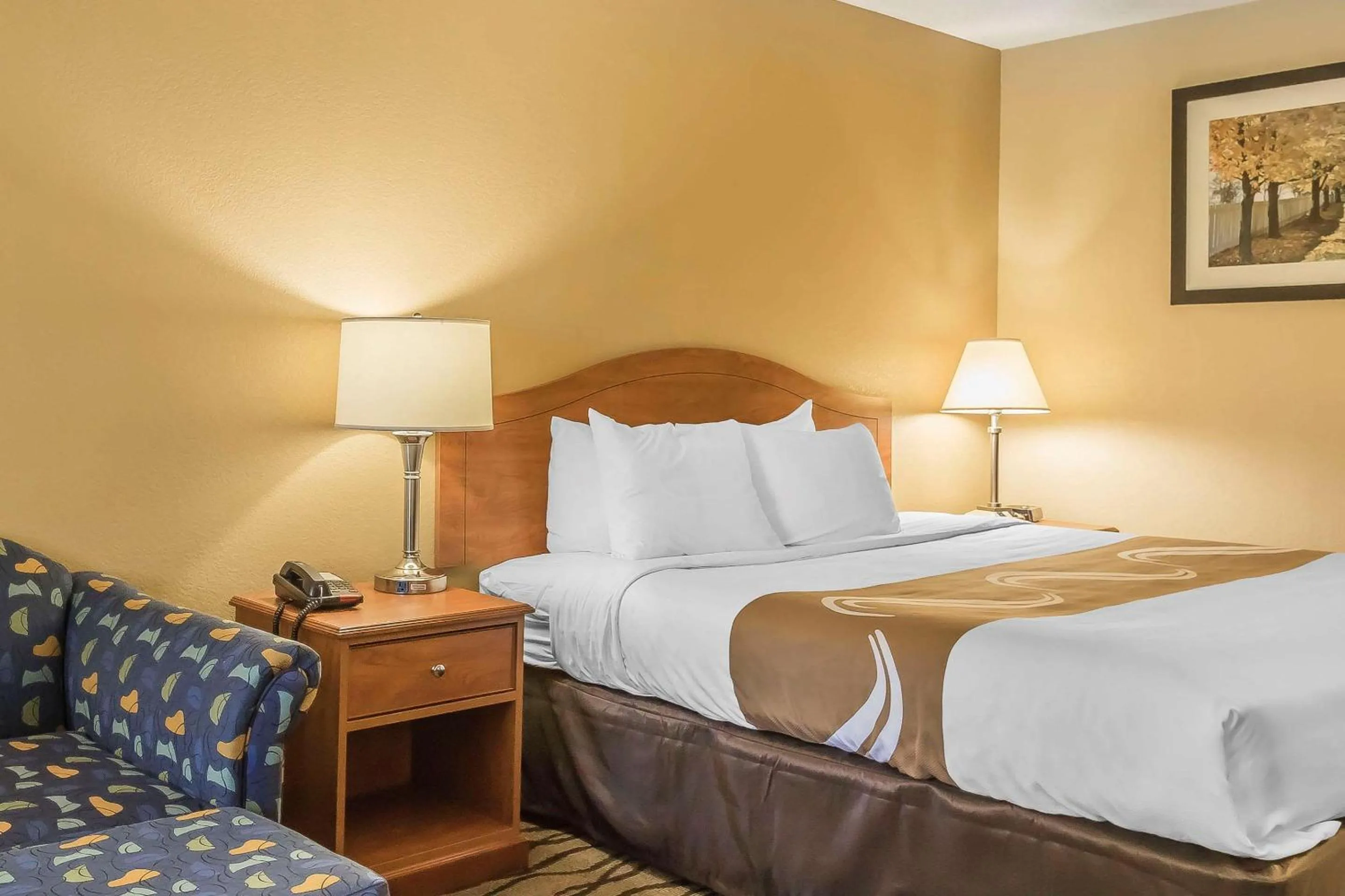 Photo of the whole room, Bed in Quality Inn Charleston - Sikeston