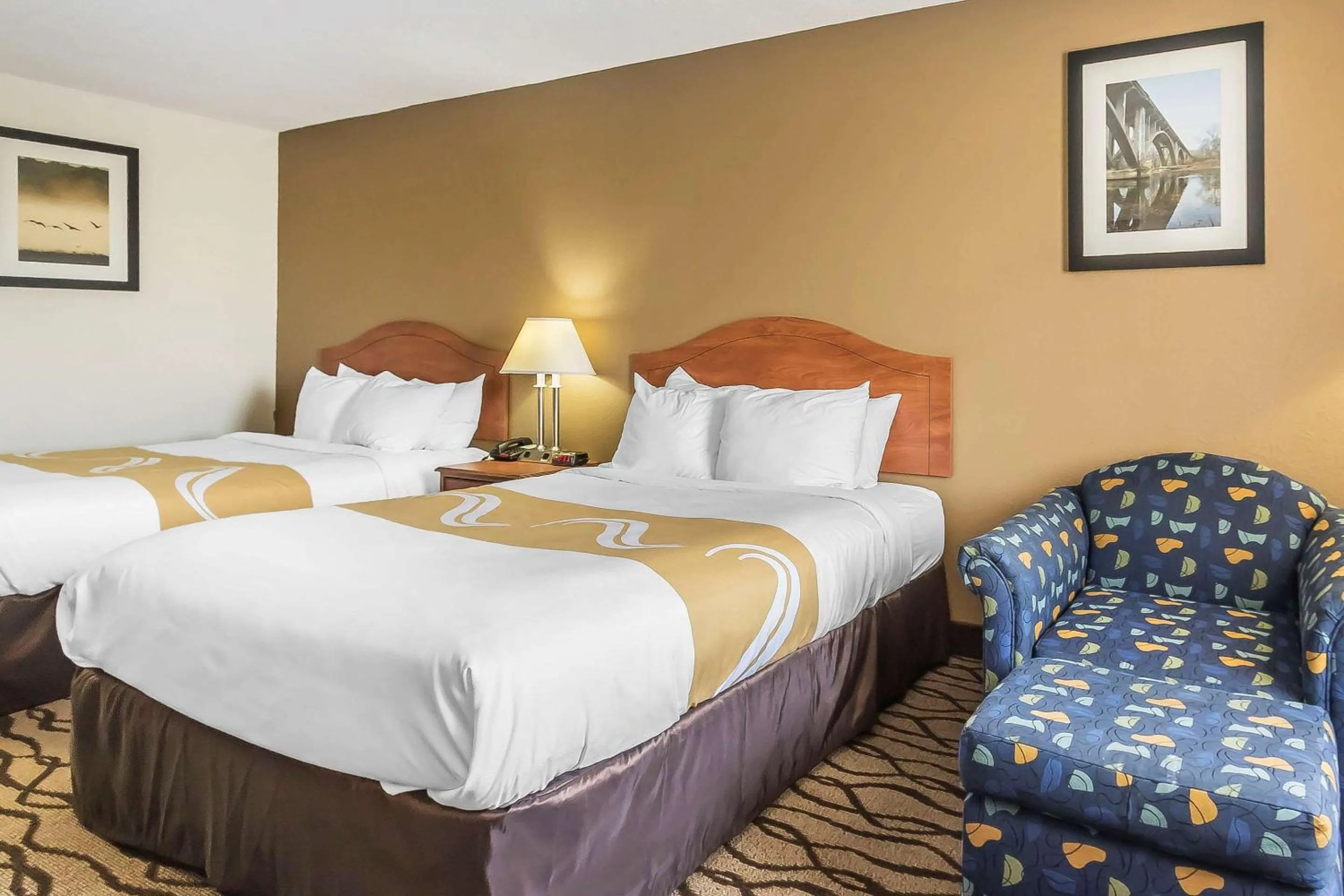 Photo of the whole room, Bed in Quality Inn Charleston - Sikeston