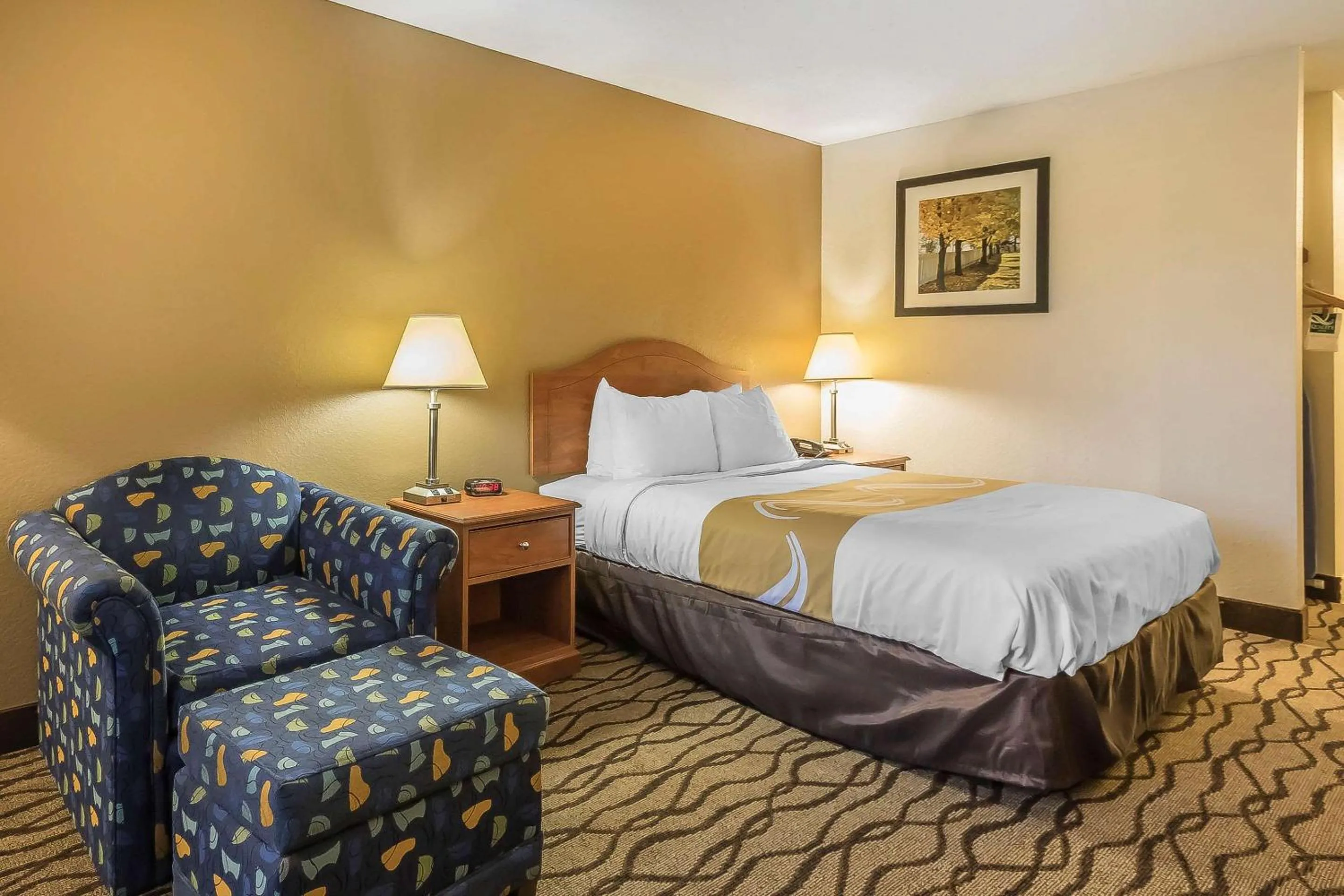 Photo of the whole room, Bed in Quality Inn Charleston - Sikeston
