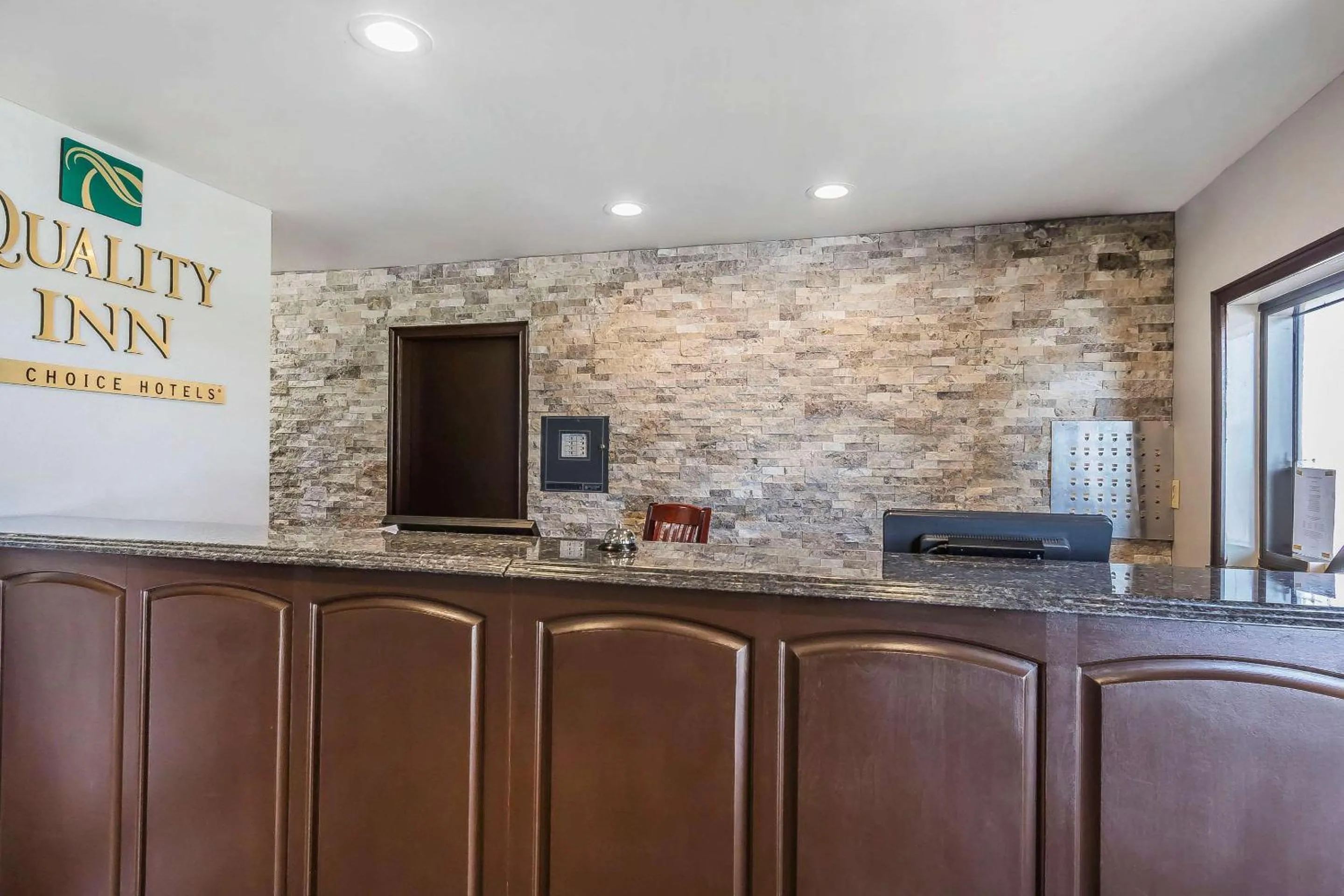 Lobby or reception in Quality Inn Charleston - Sikeston