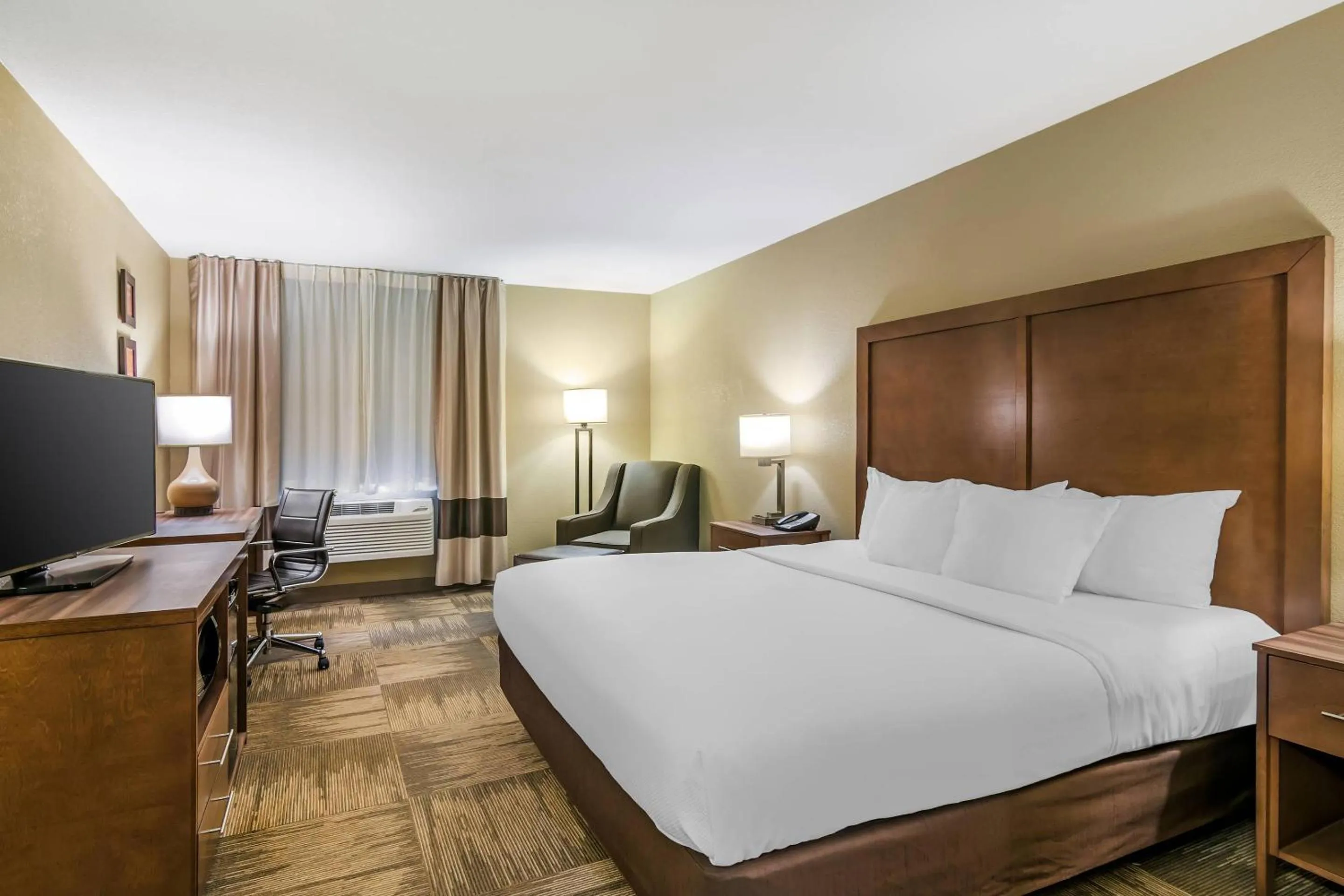 Bedroom, Bed in Comfort Inn Sedalia Station