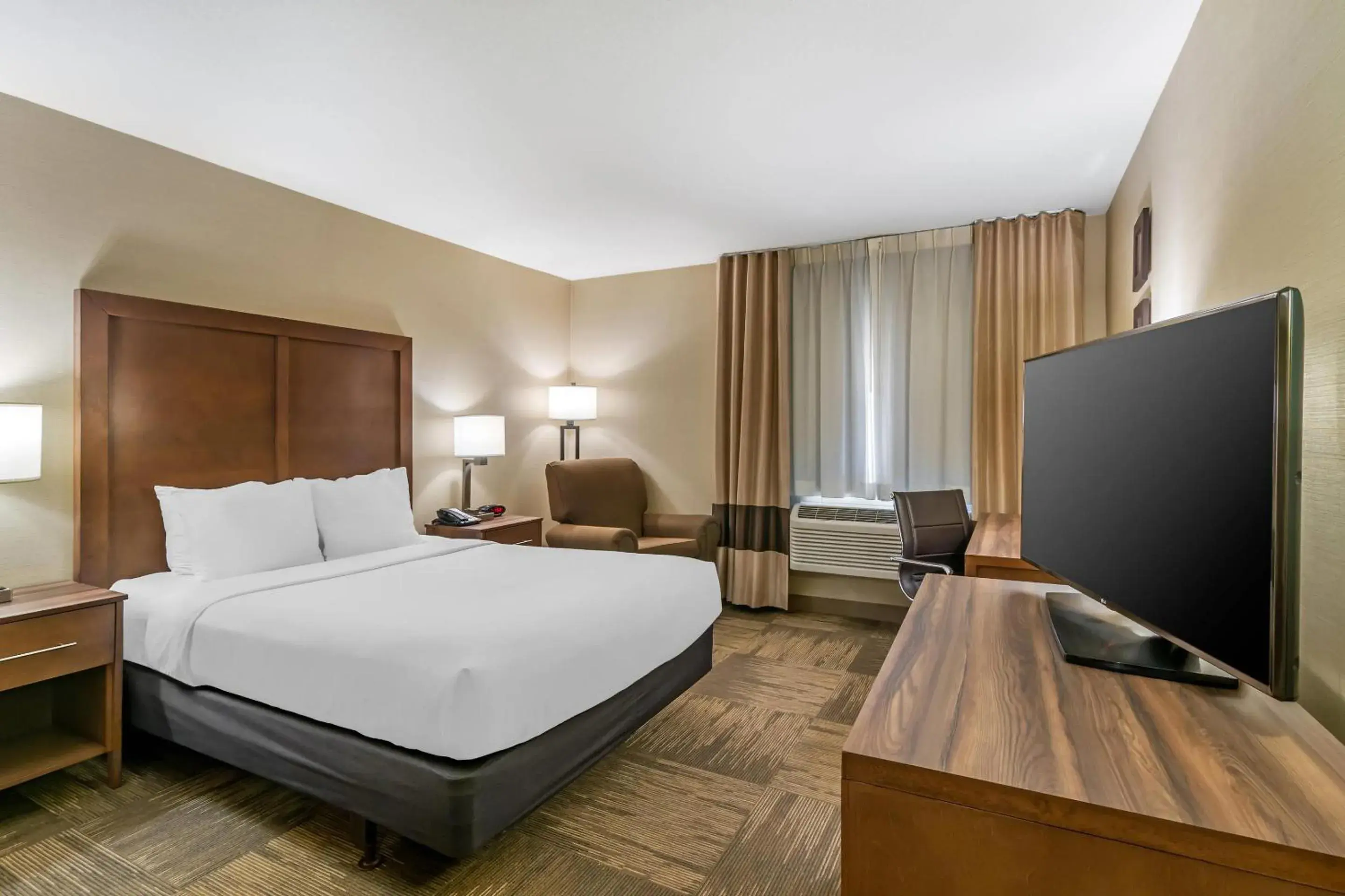 Queen Room - Accessible/Nonsmoking in Comfort Inn Sedalia Station Queen Room - Accessible/Nonsmoking in Comfort Inn Sedalia Station