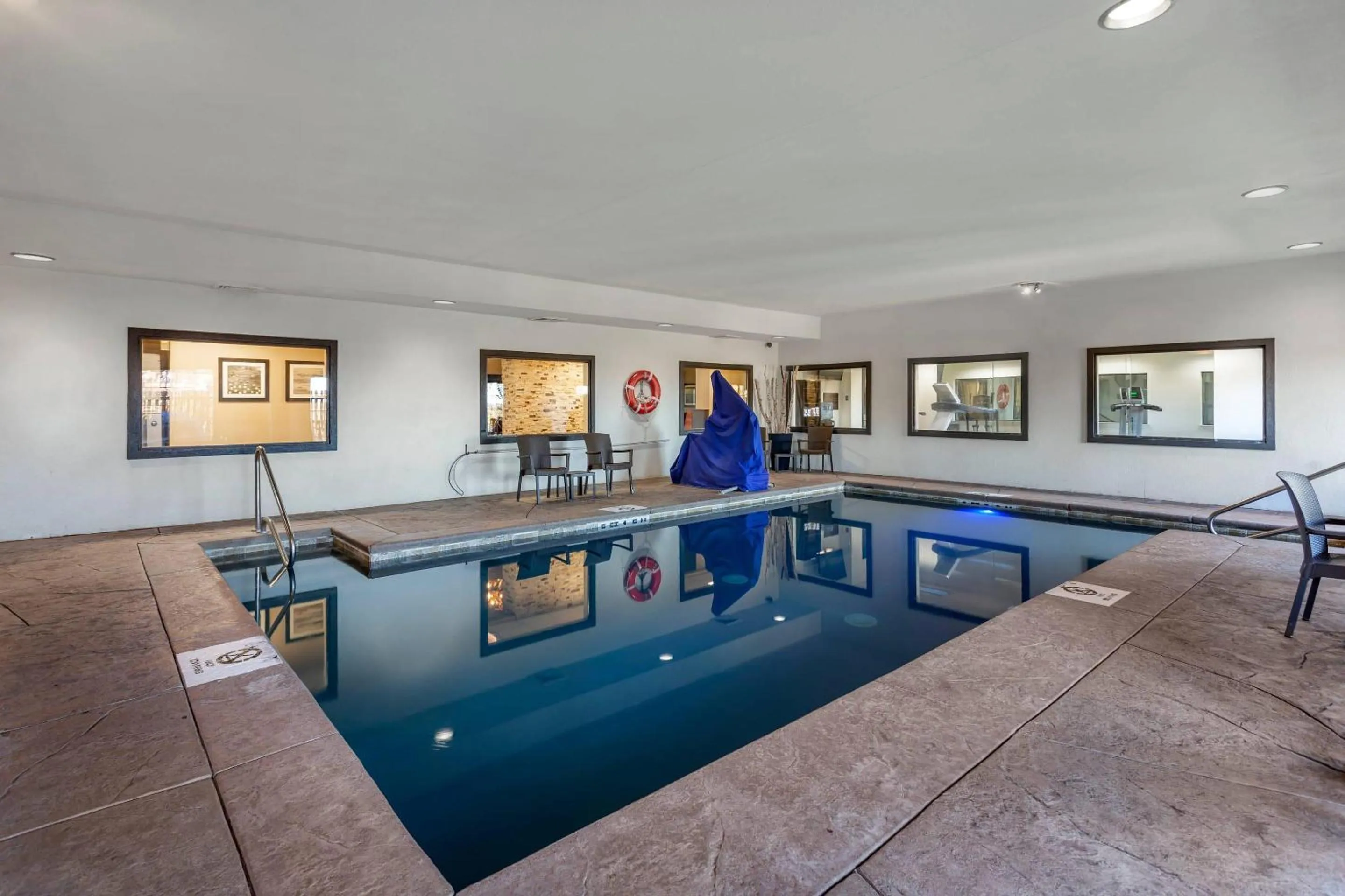 Swimming pool in Comfort Inn St Robert-Fort Leonard Wood