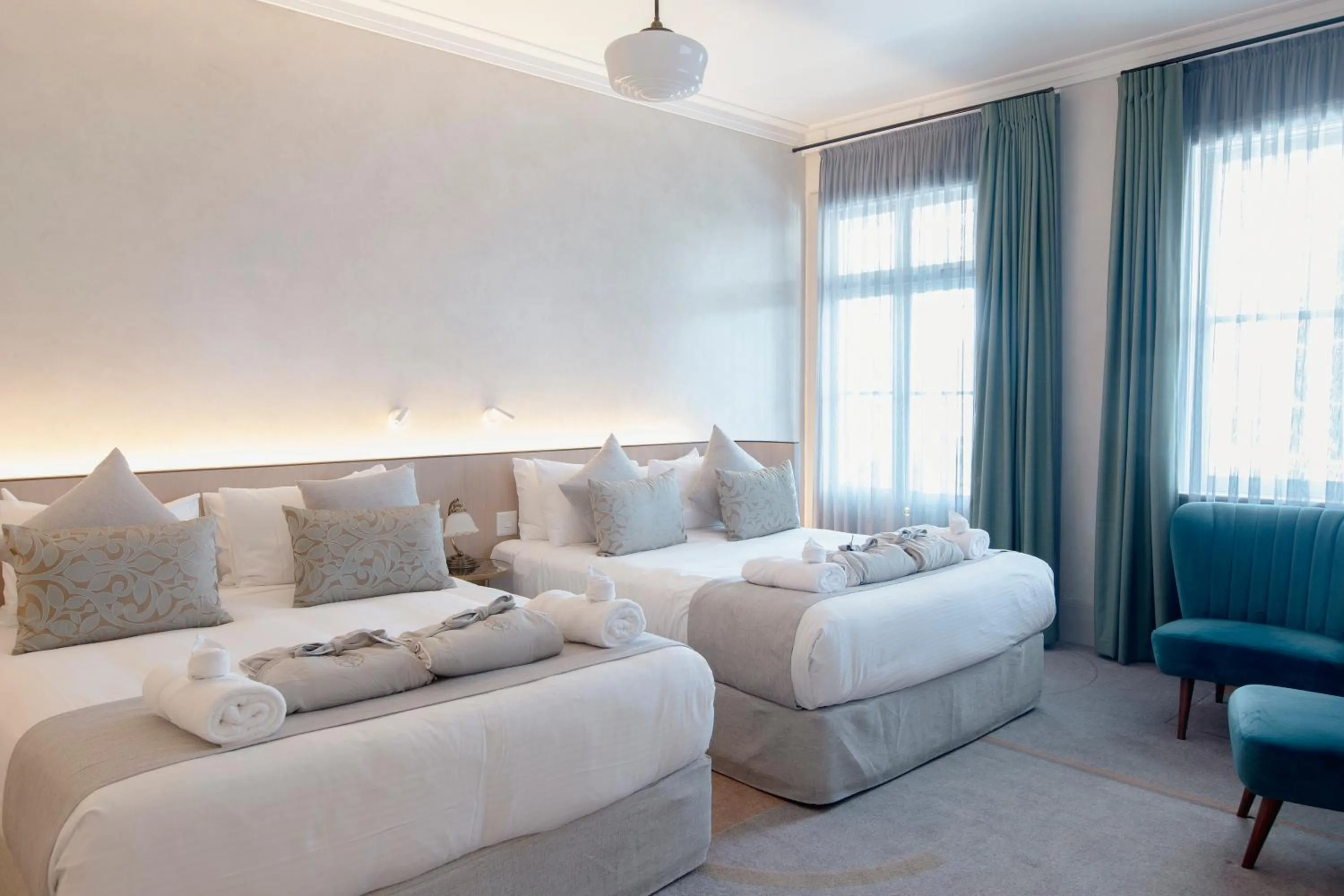 Bedroom, Bed in Tattersalls Hotel