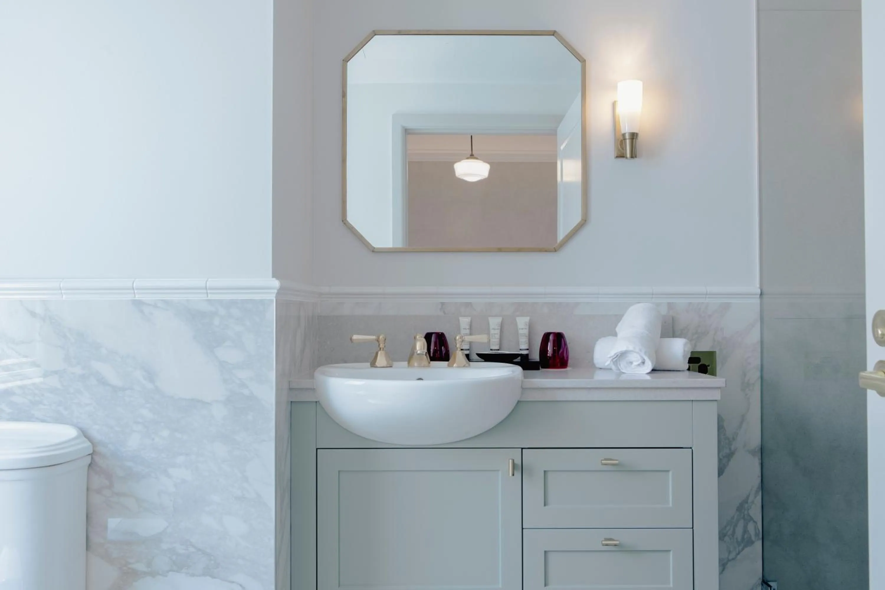 Bathroom in Tattersalls Hotel