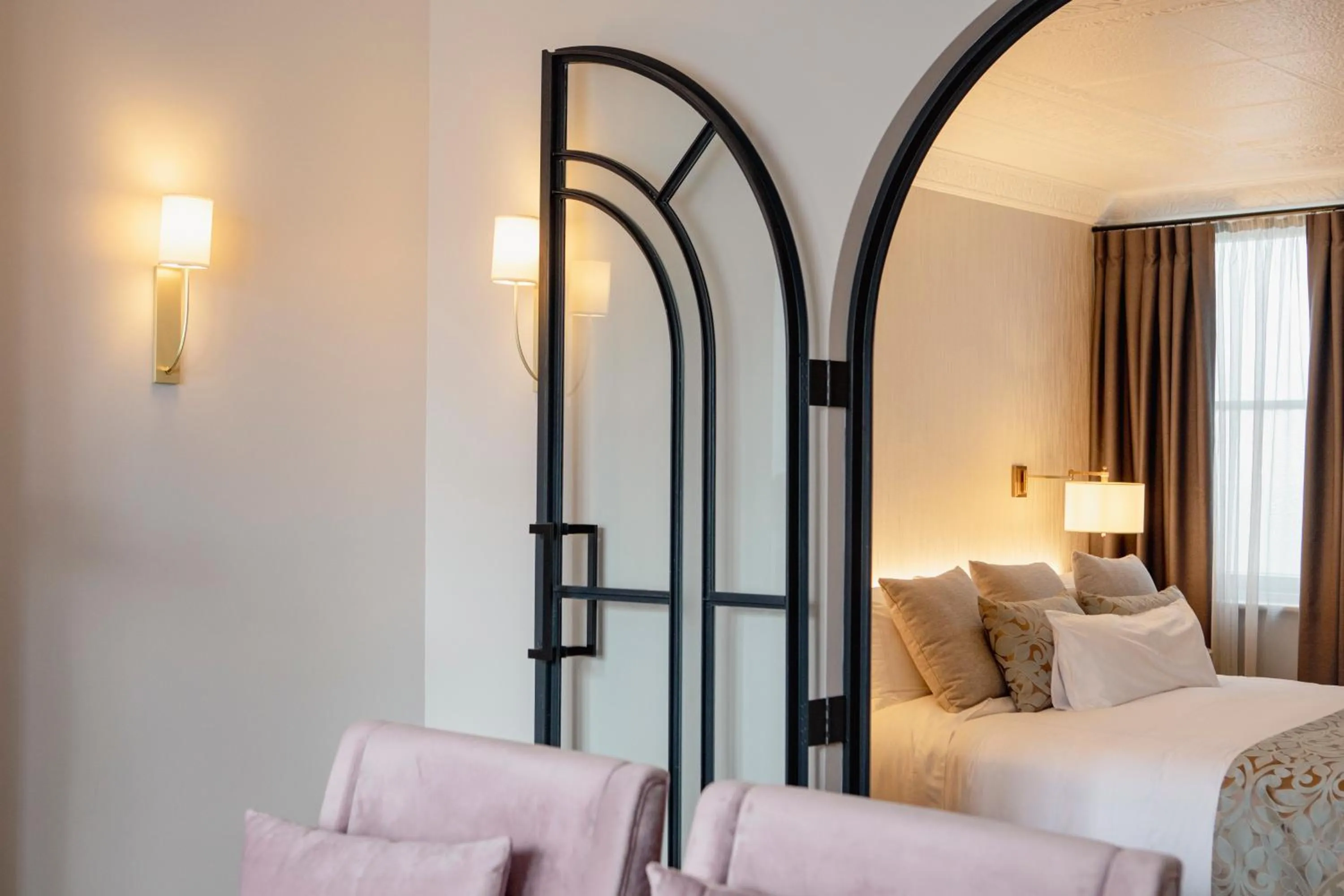 Bedroom, Bed in Tattersalls Hotel