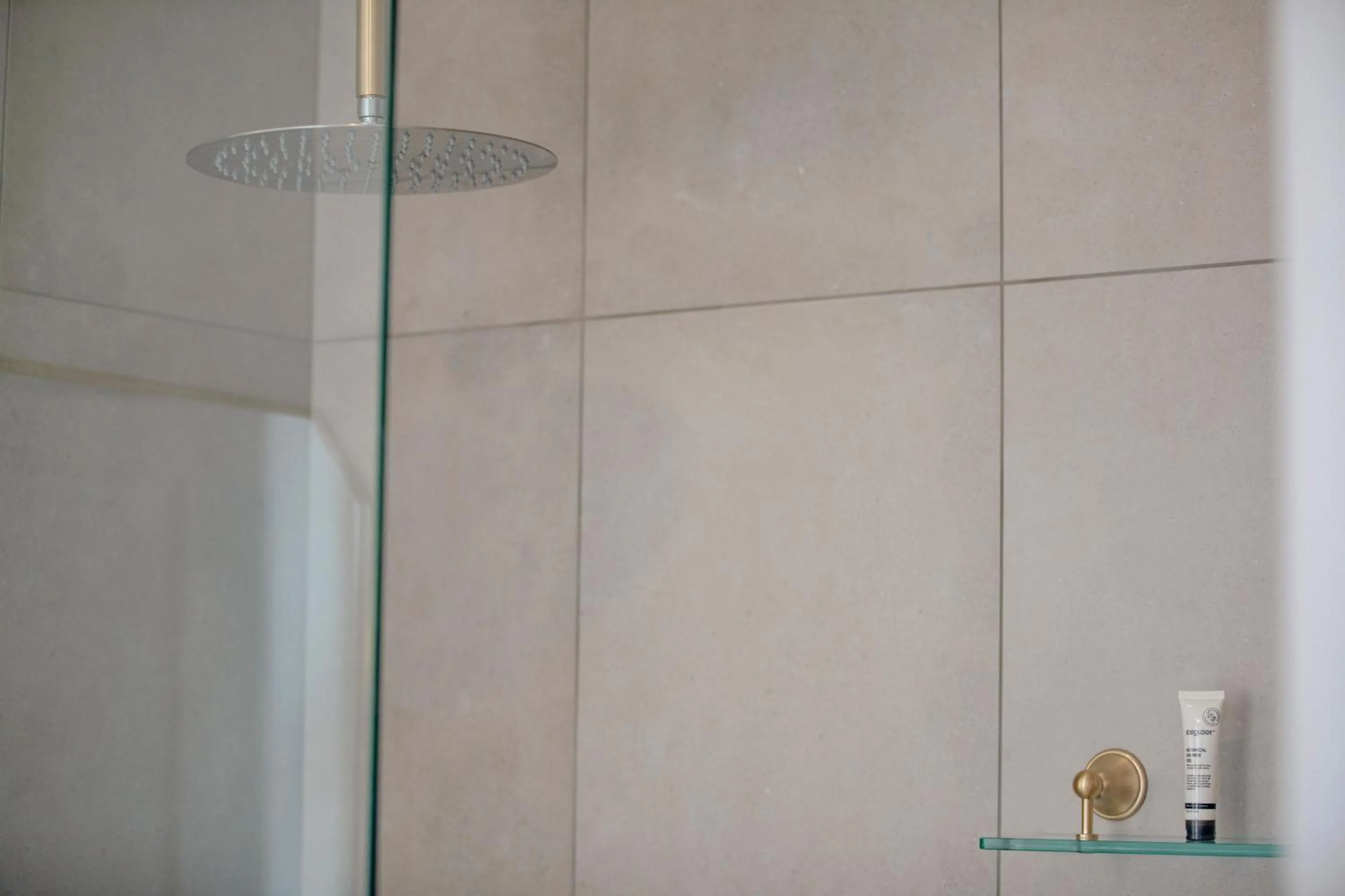 Shower in Tattersalls Hotel