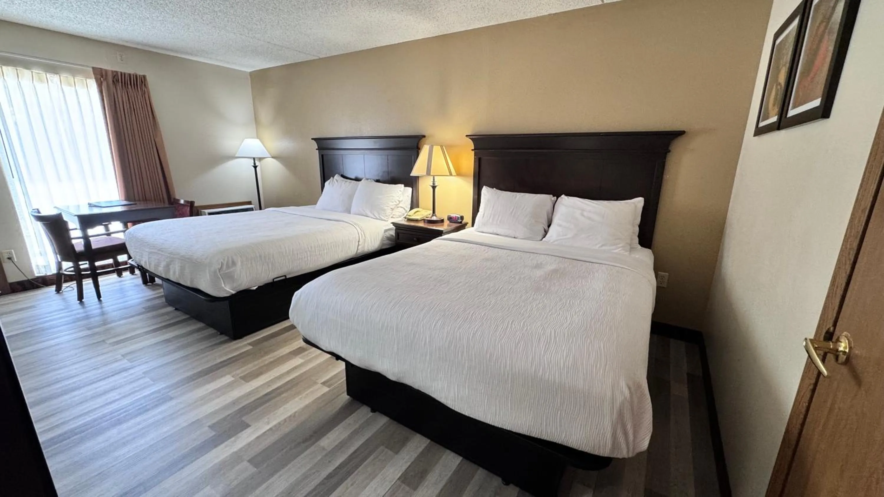 Bedroom, Bed in Quality Inn West-Branson Theatre District
