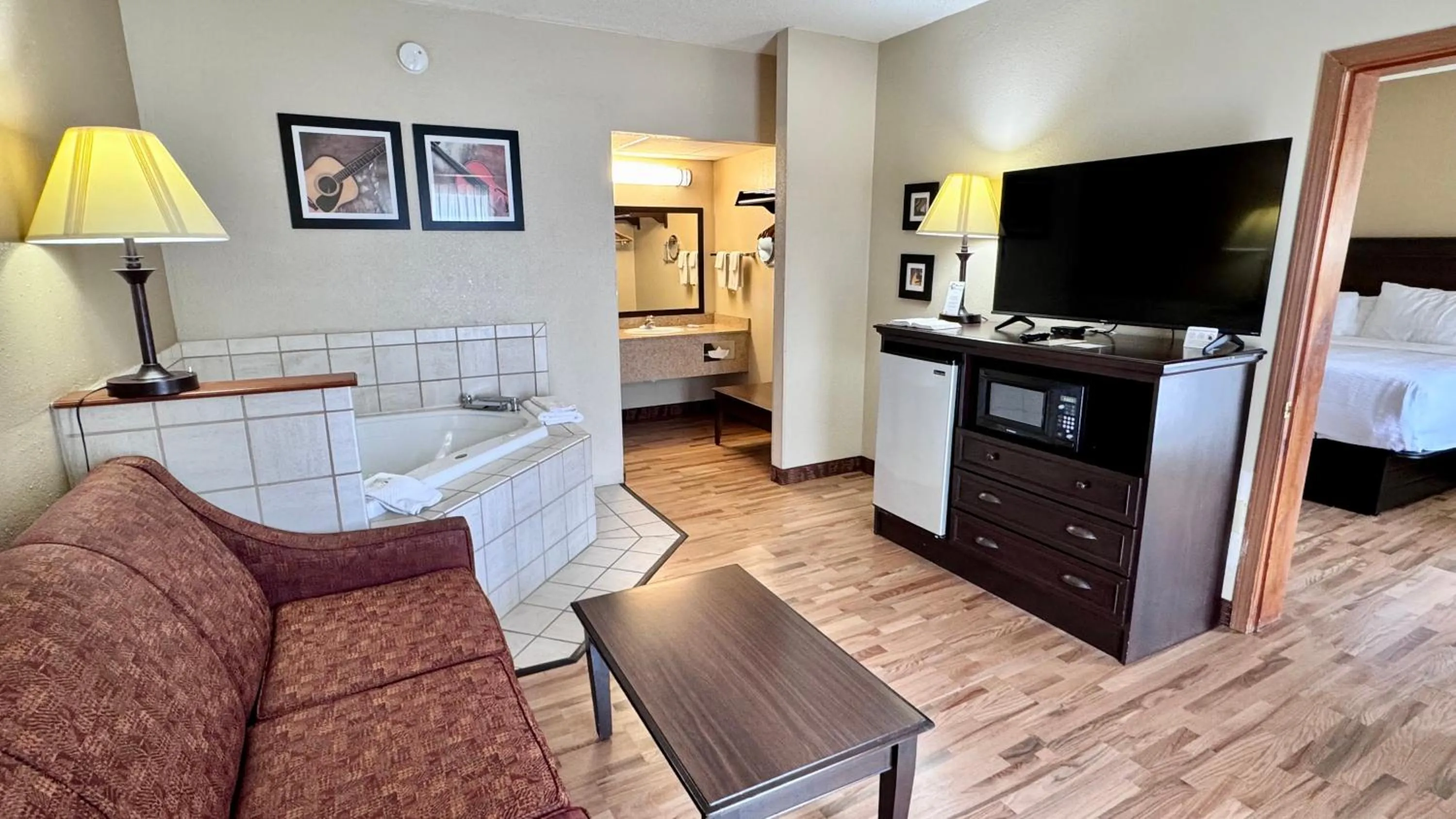 Bedroom, Bed in Quality Inn West-Branson Theatre District