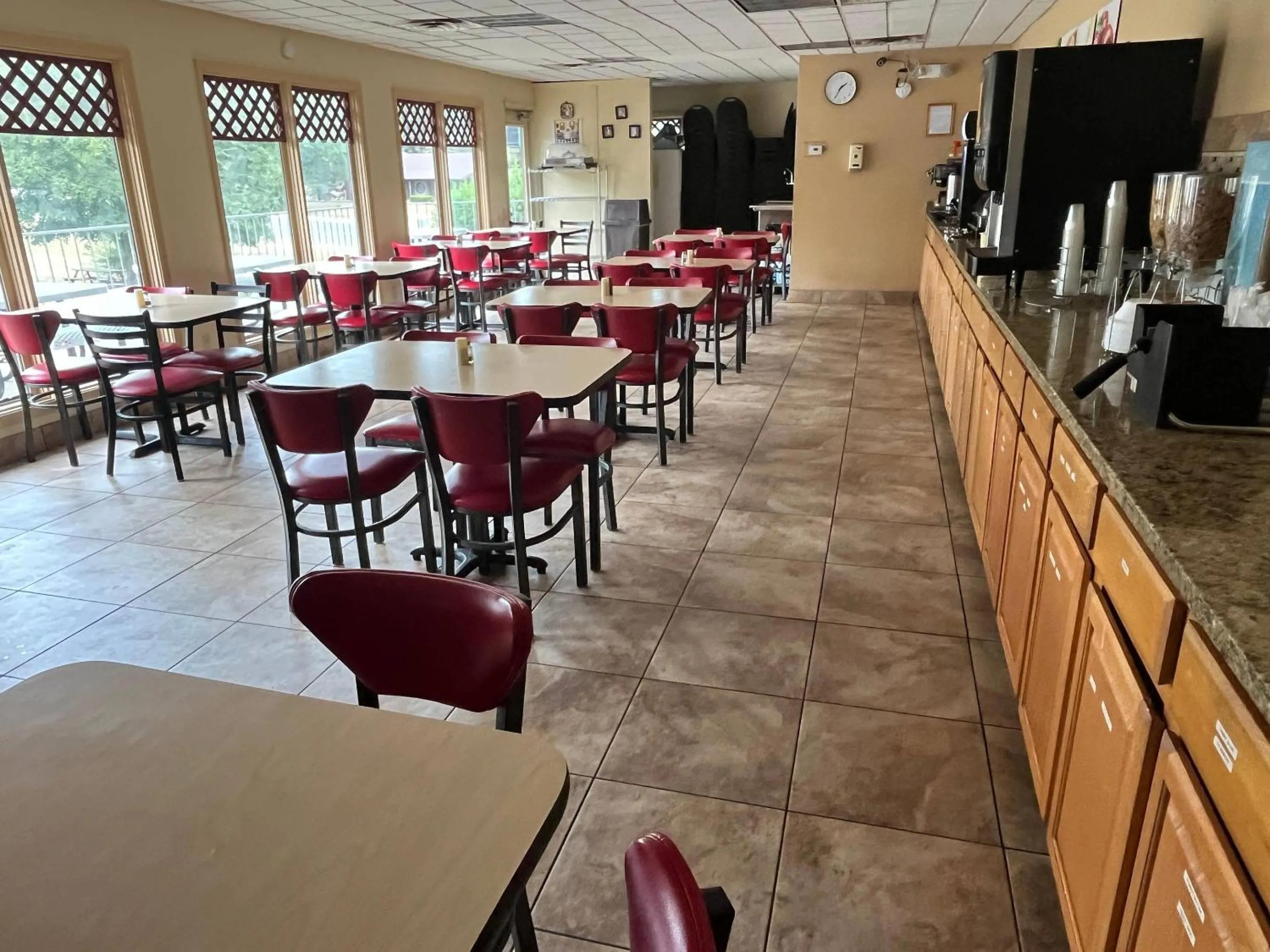 Breakfast in Quality Inn West-Branson Theatre District