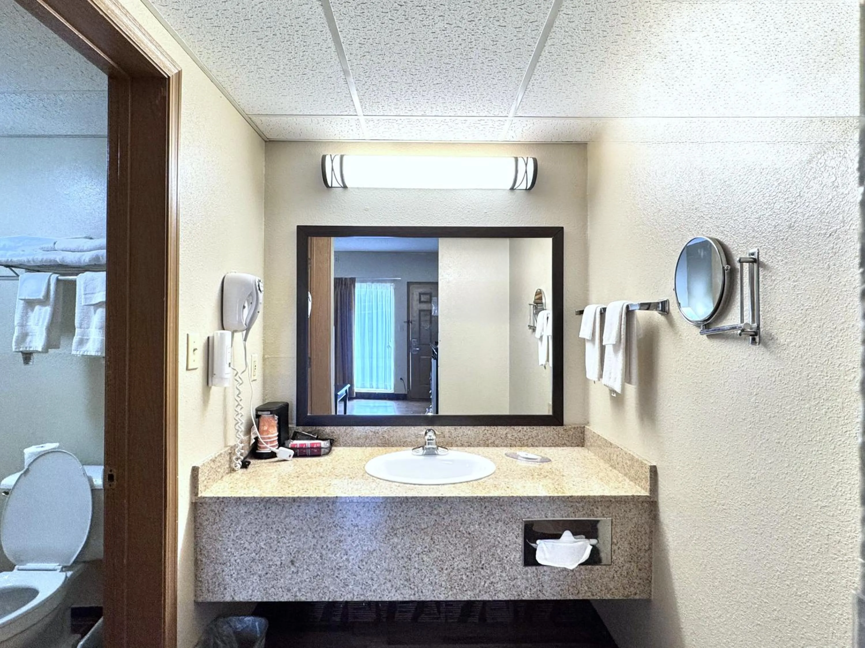 Bathroom in Quality Inn West-Branson Theatre District