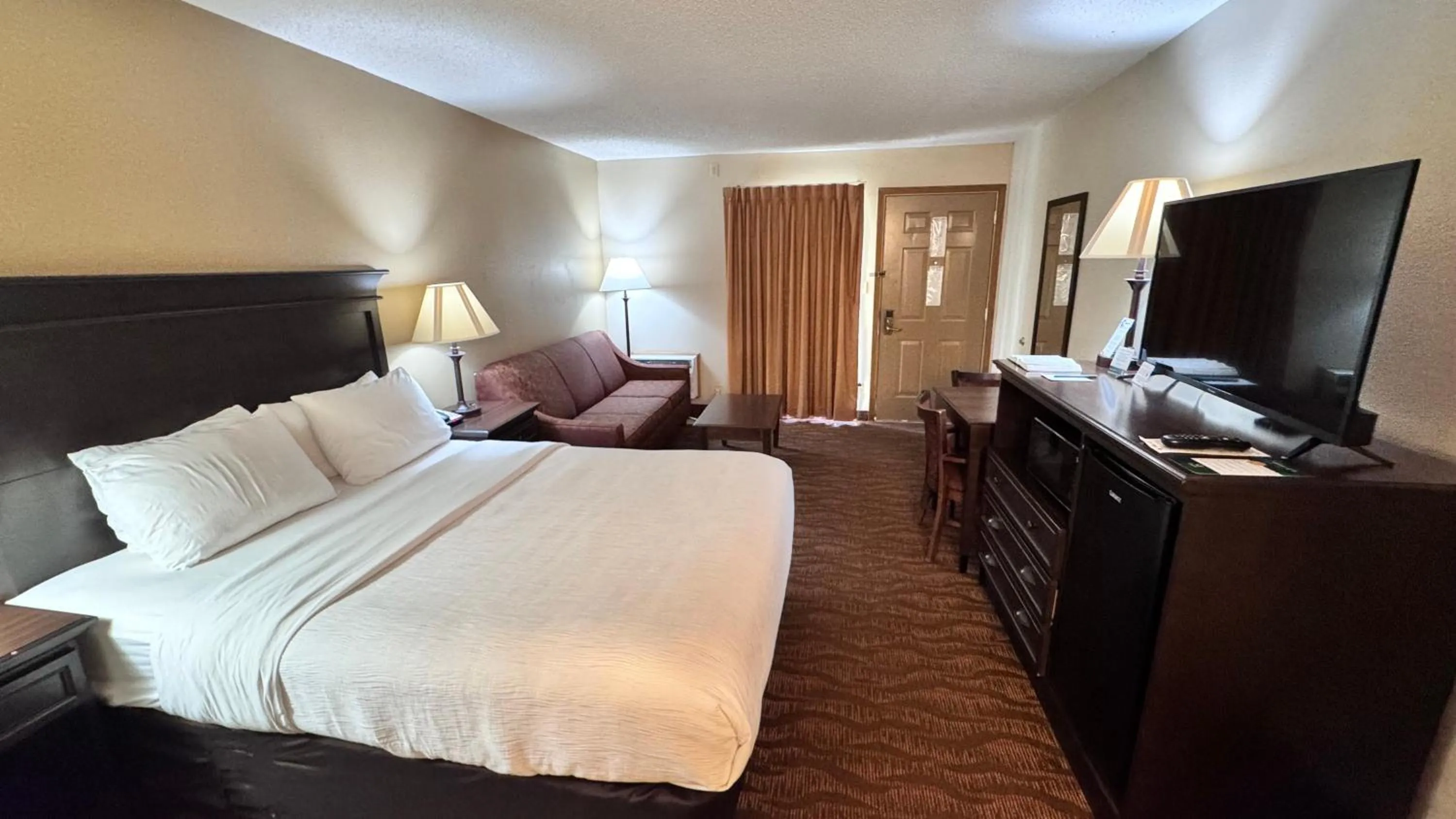 Bedroom, Bed in Quality Inn West-Branson Theatre District