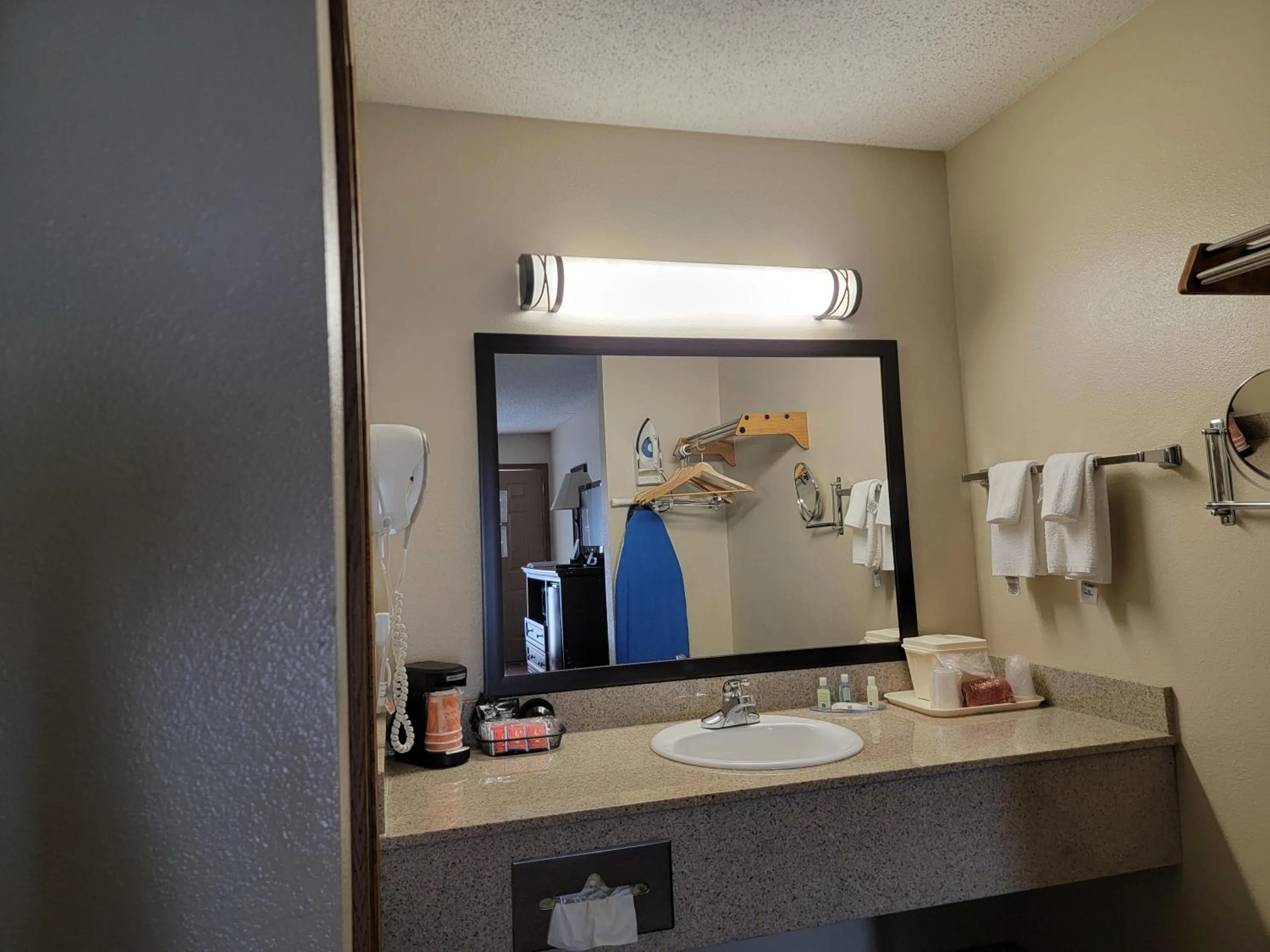 Bathroom in Quality Inn West-Branson Theatre District