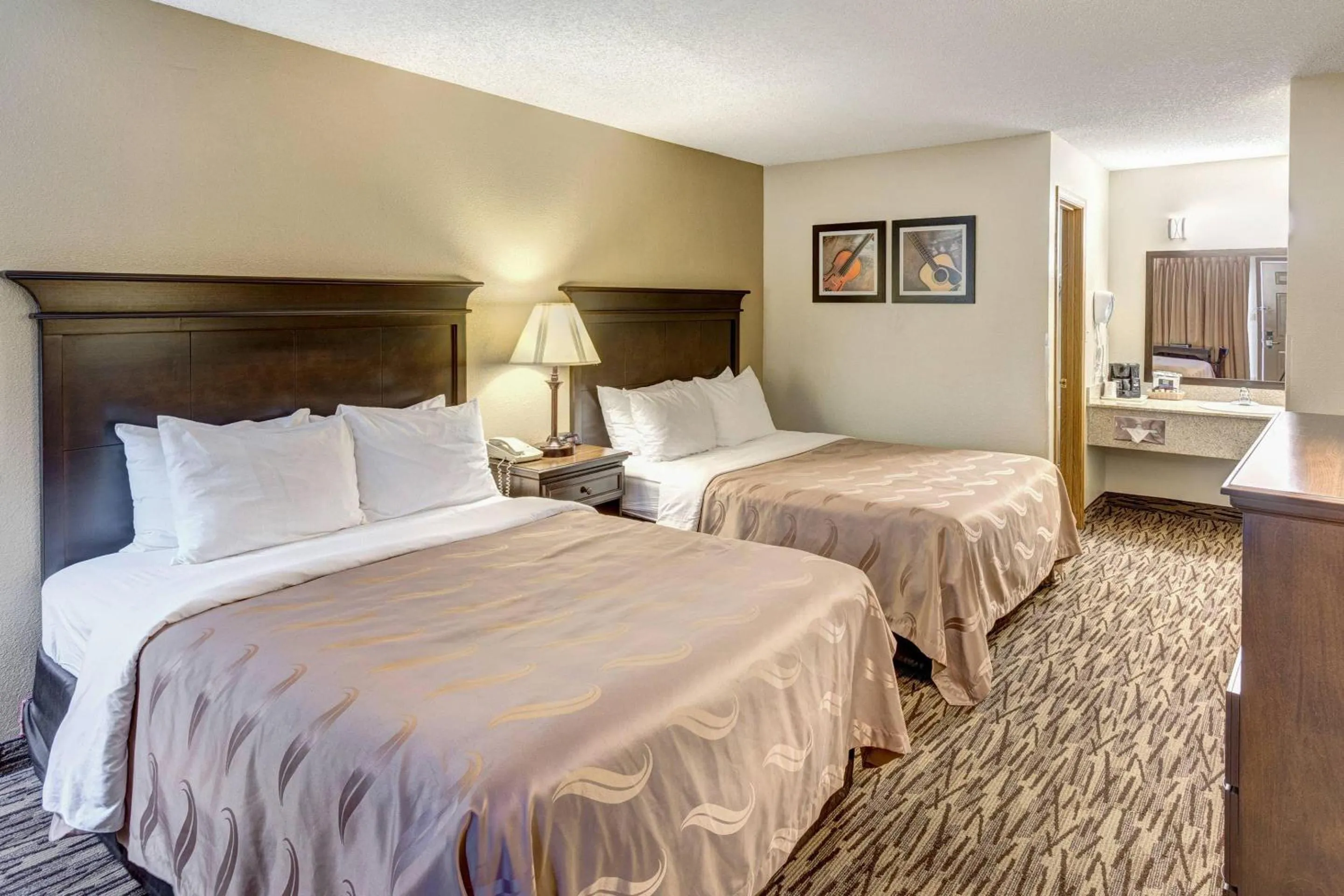 Bedroom, Bed in Quality Inn West-Branson Theatre District