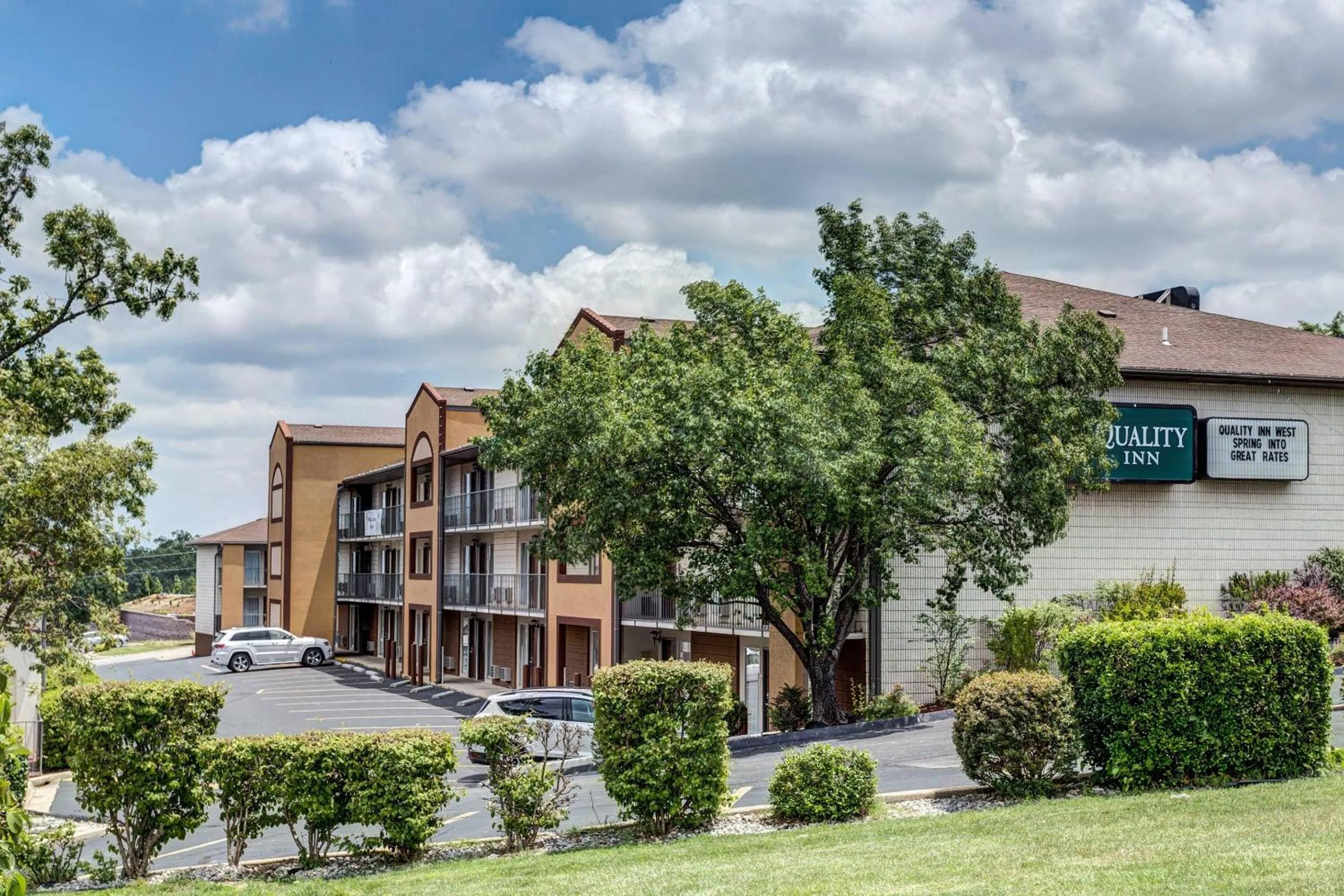 Property building in Quality Inn West-Branson Theatre District