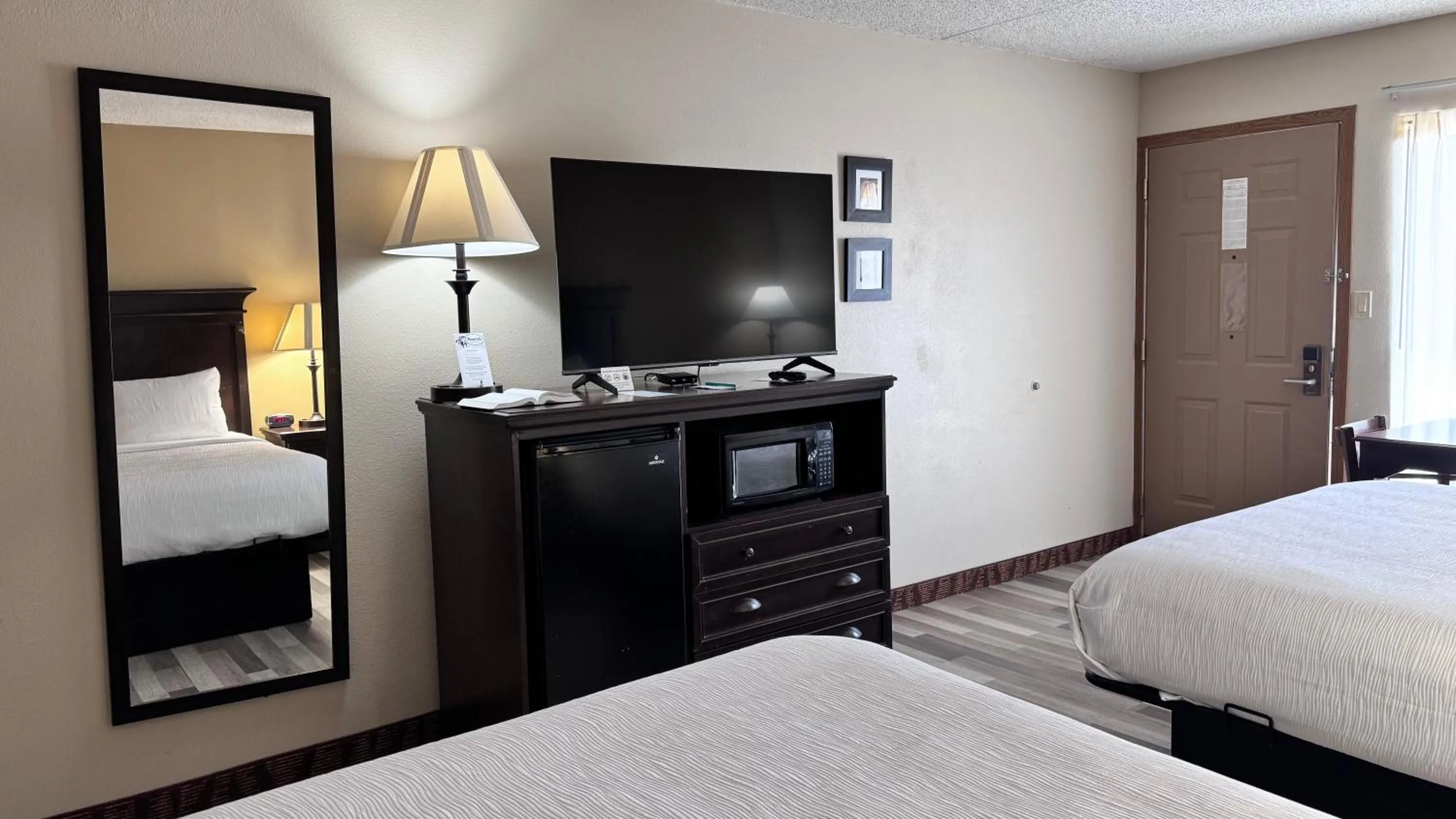 TV and multimedia, Bed in Quality Inn West-Branson Theatre District