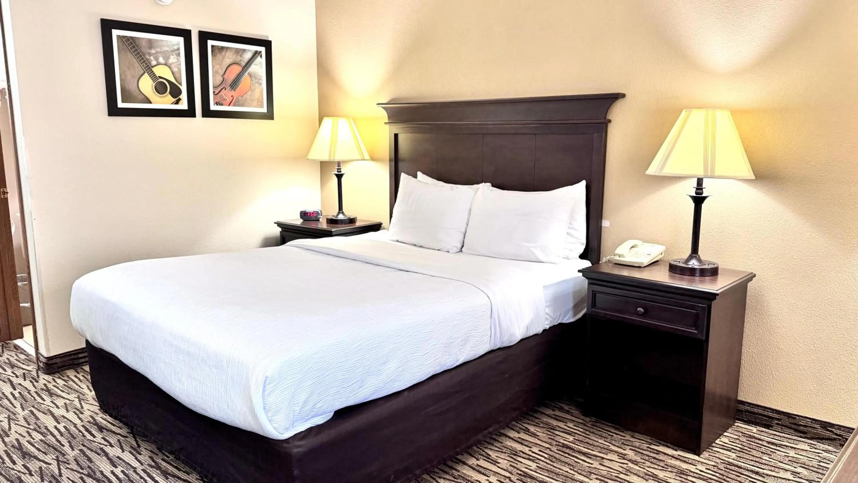 Bed in Quality Inn West-Branson Theatre District