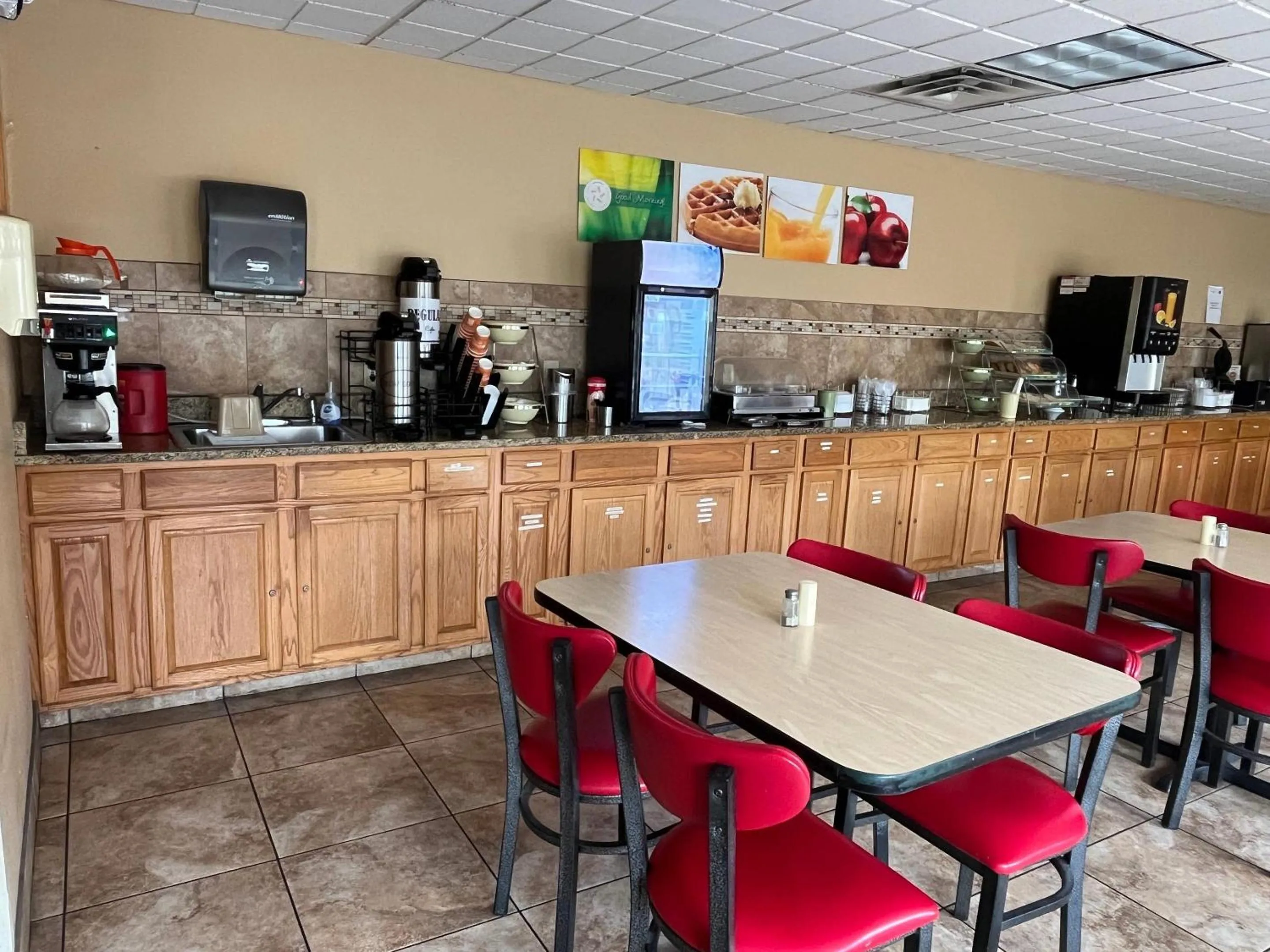 Breakfast in Quality Inn West-Branson Theatre District