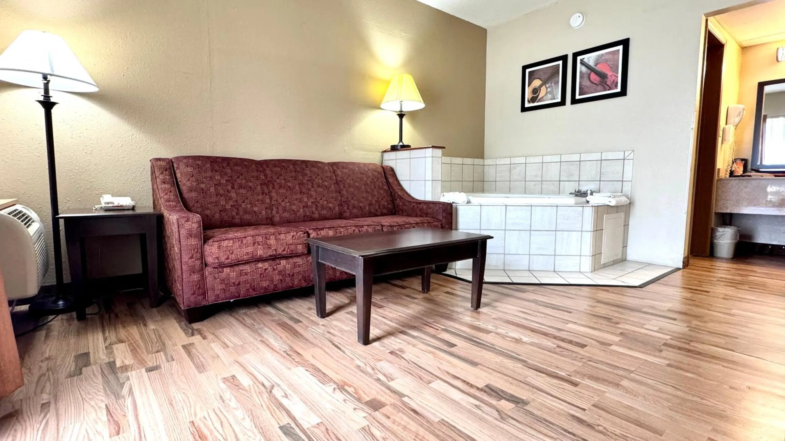 Bedroom in Quality Inn West-Branson Theatre District