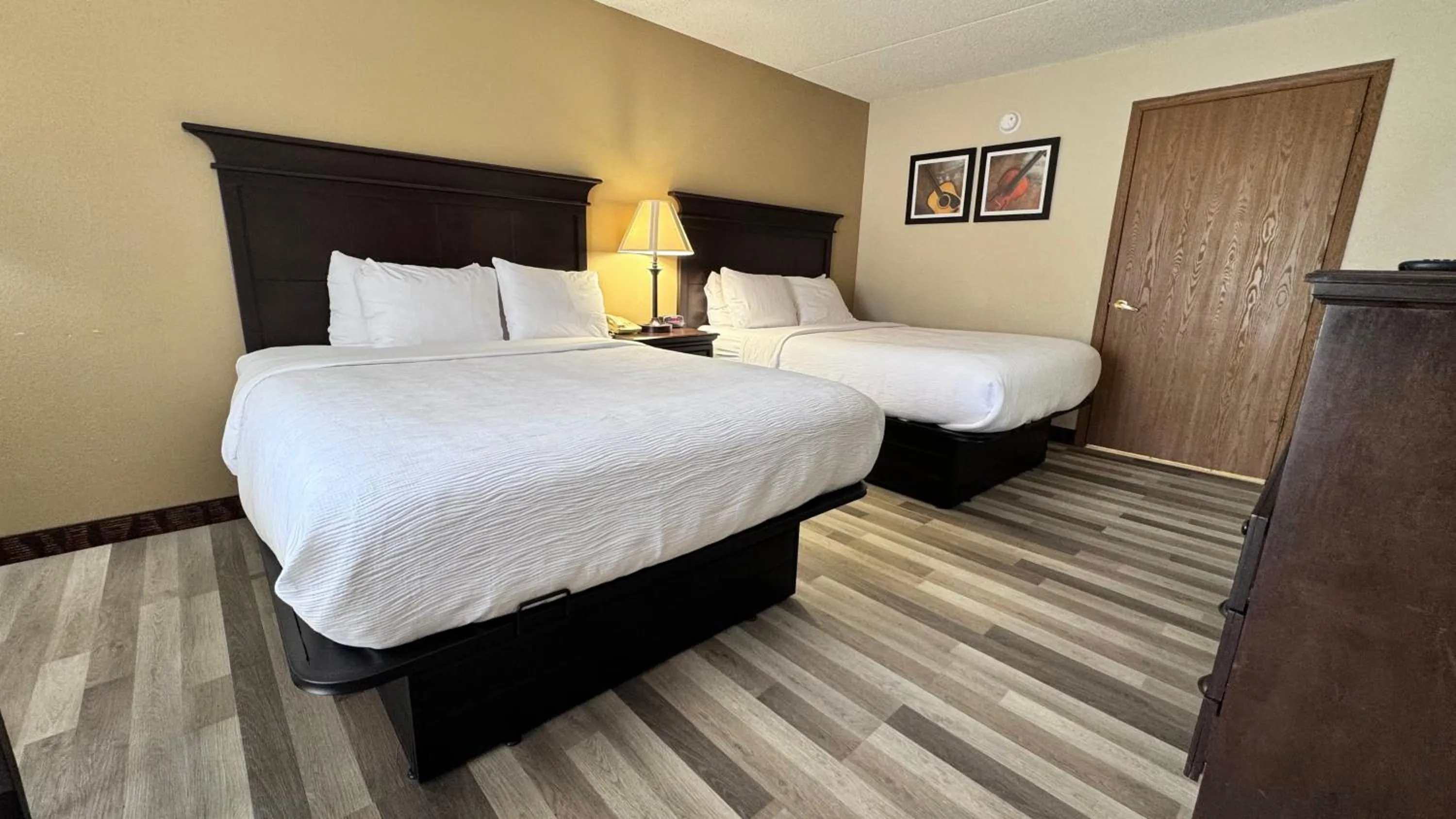 Bedroom, Bed in Quality Inn West-Branson Theatre District