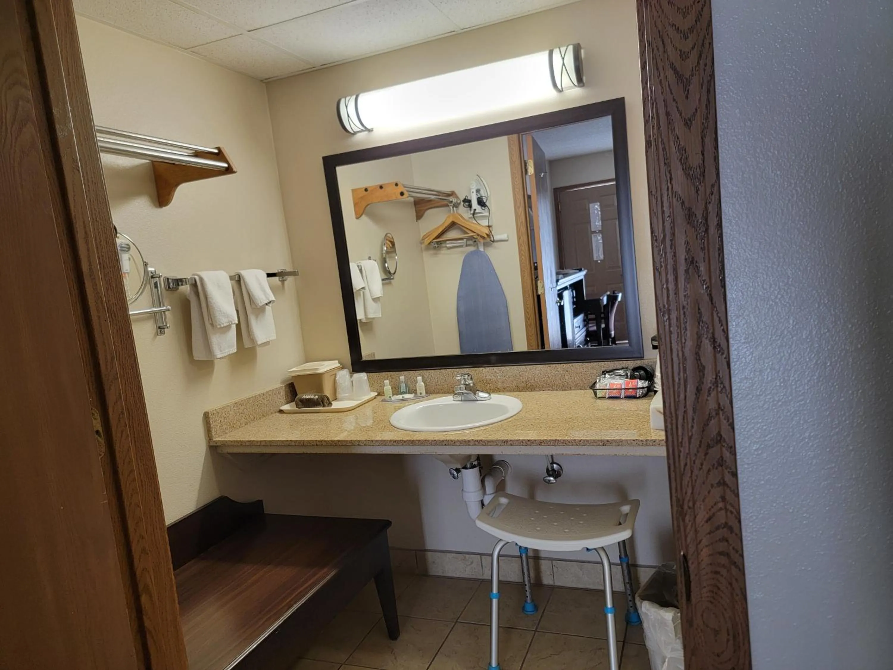 Bathroom in Quality Inn West-Branson Theatre District