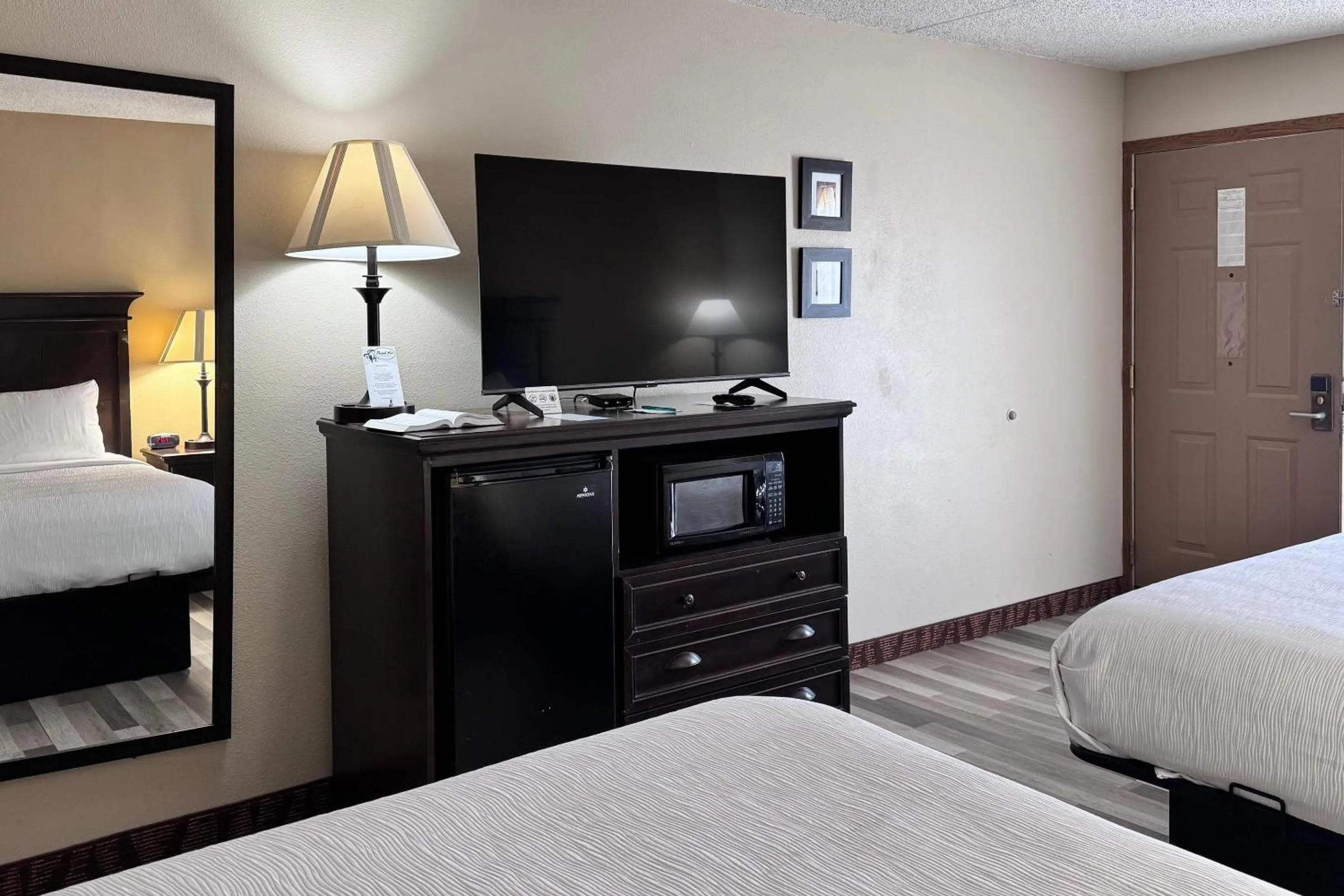 Bedroom, Bed in Quality Inn West-Branson Theatre District