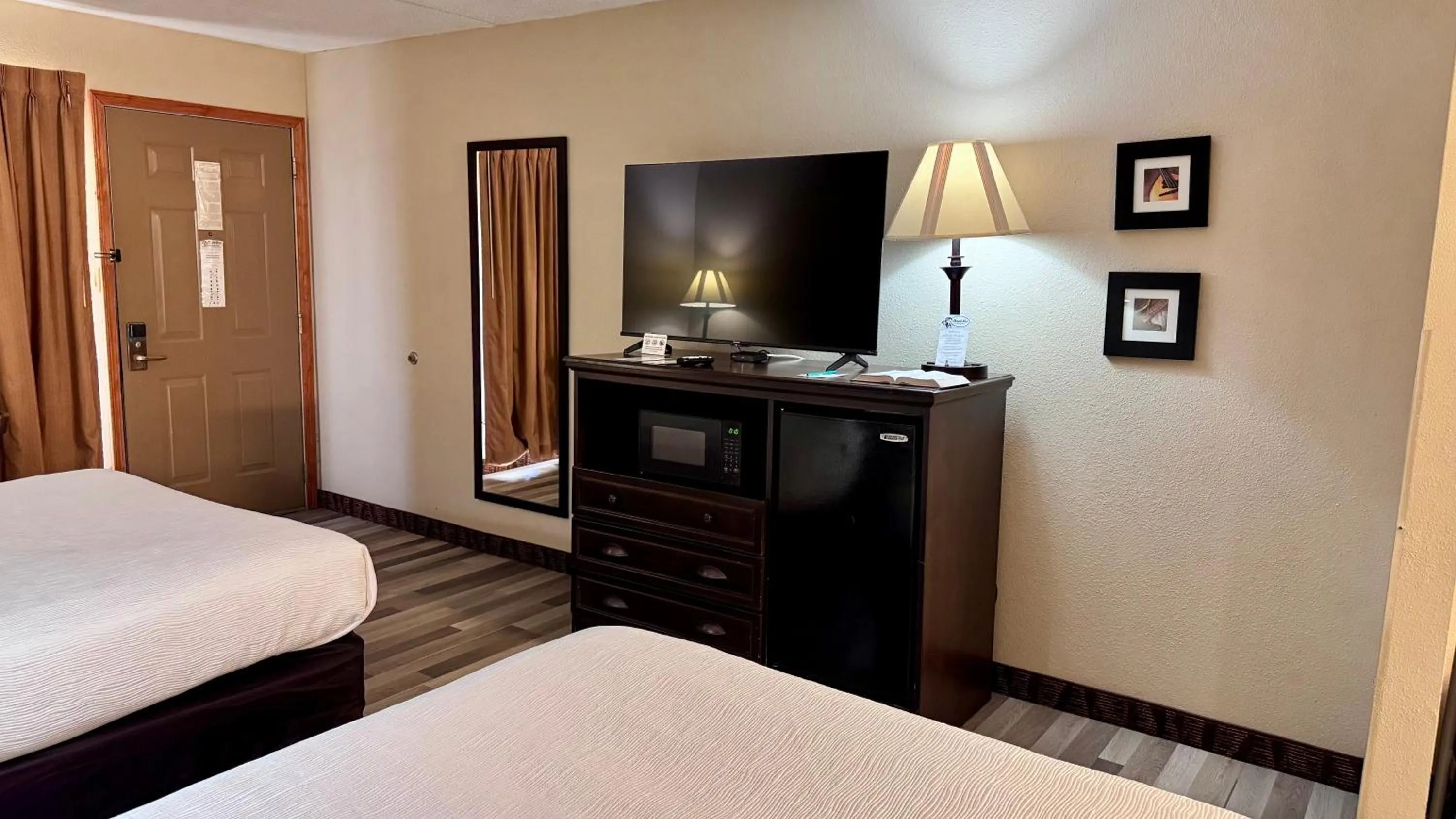 TV and multimedia, Bed in Quality Inn West-Branson Theatre District