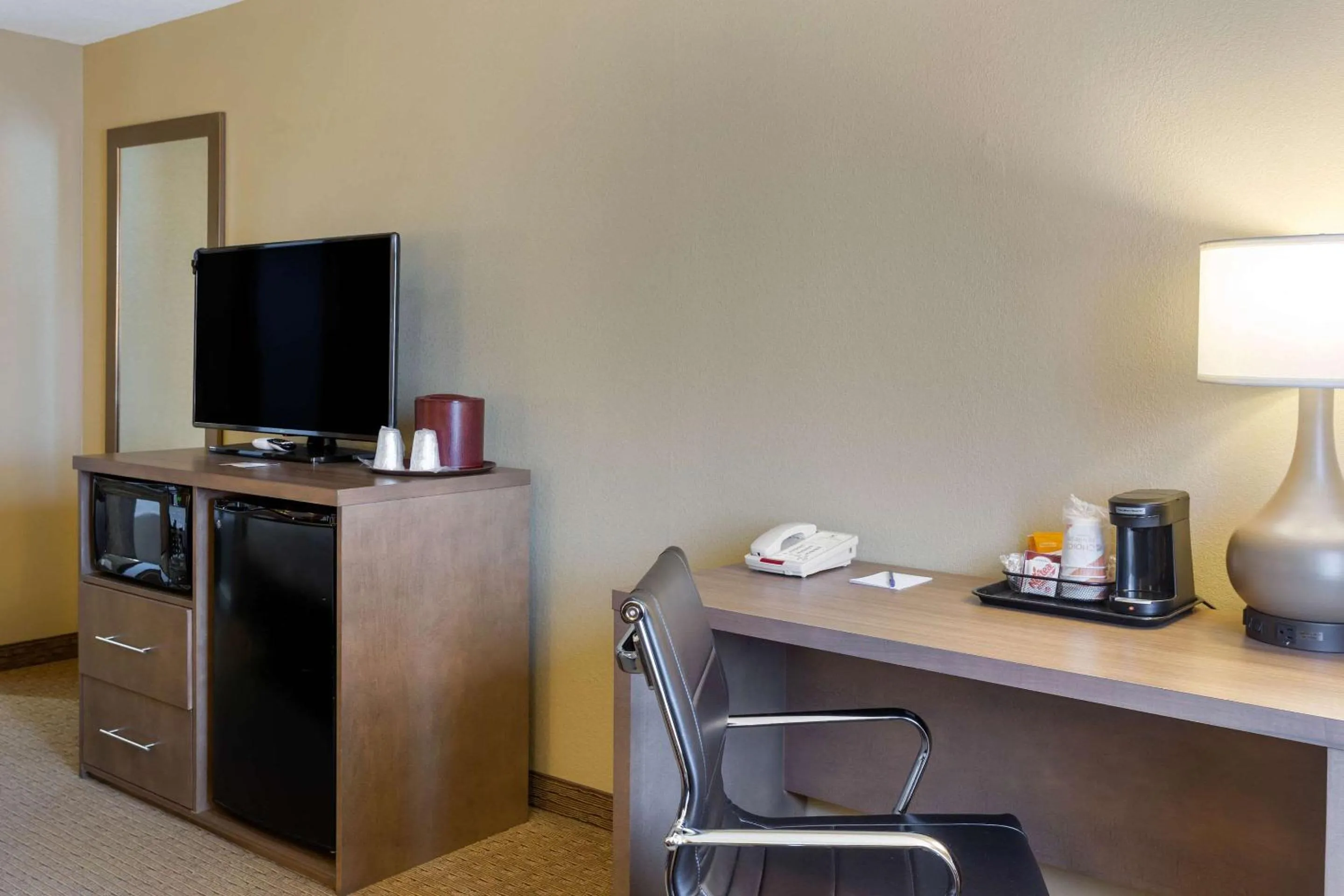 Photo of the whole room in Comfort Inn Marshall Station