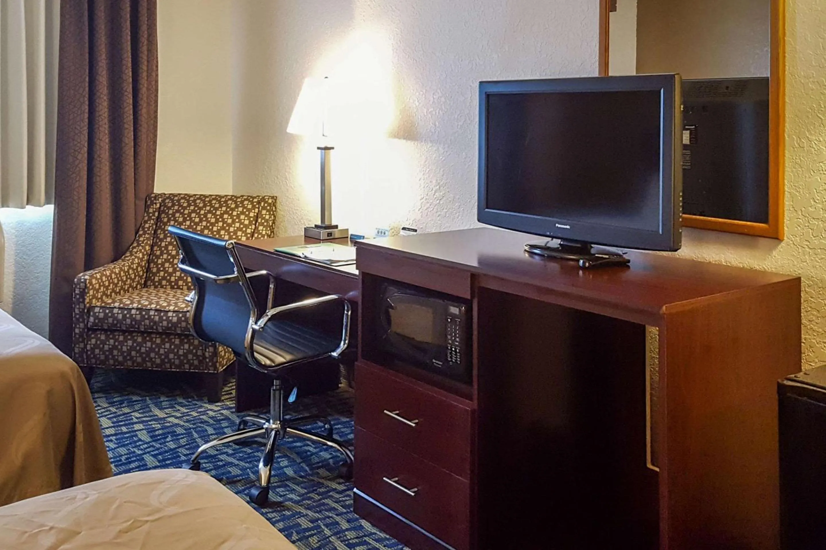 Photo of the whole room in Quality Inn Ozark-Springfield South