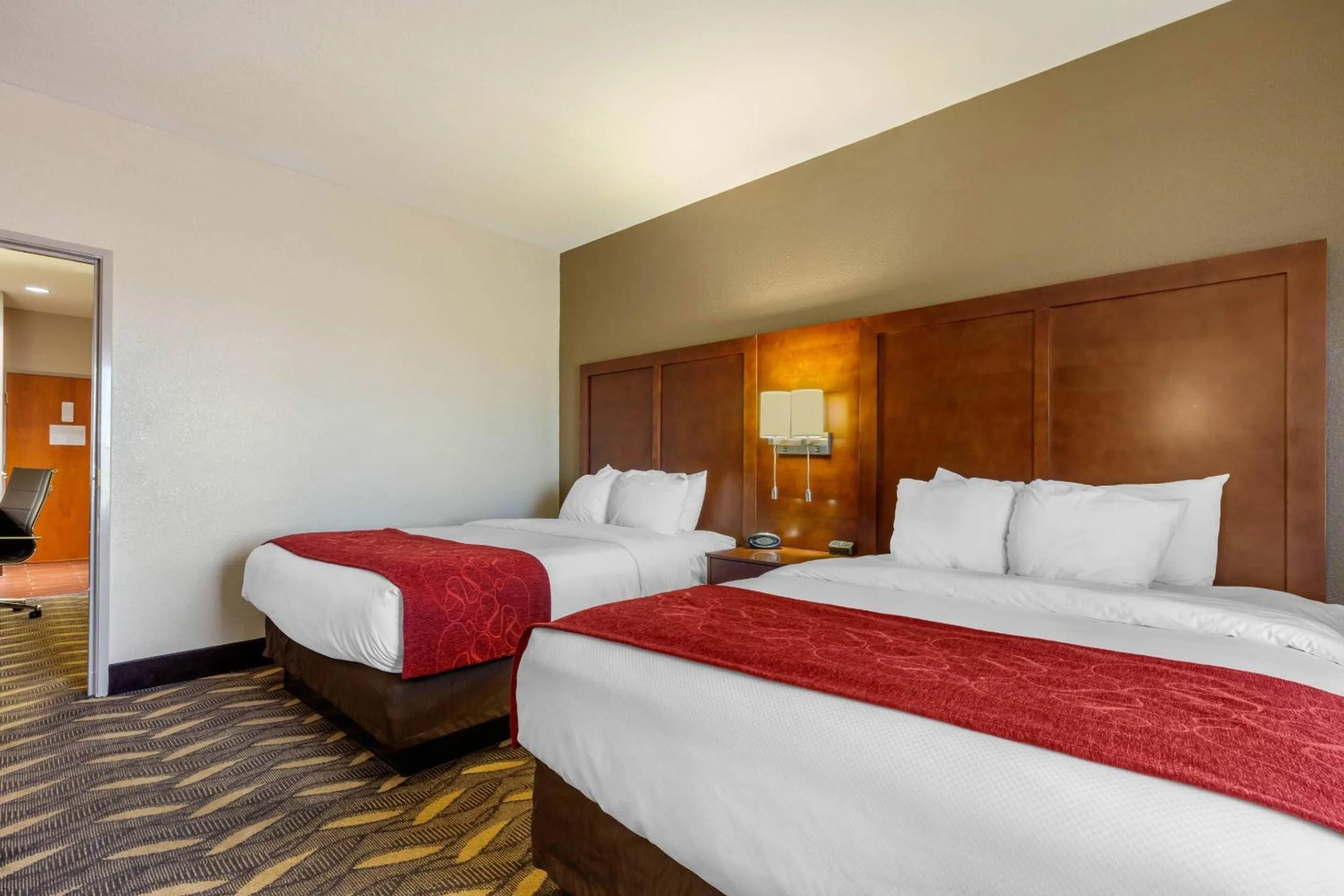 Bedroom, Bed in Comfort Suites Rolla