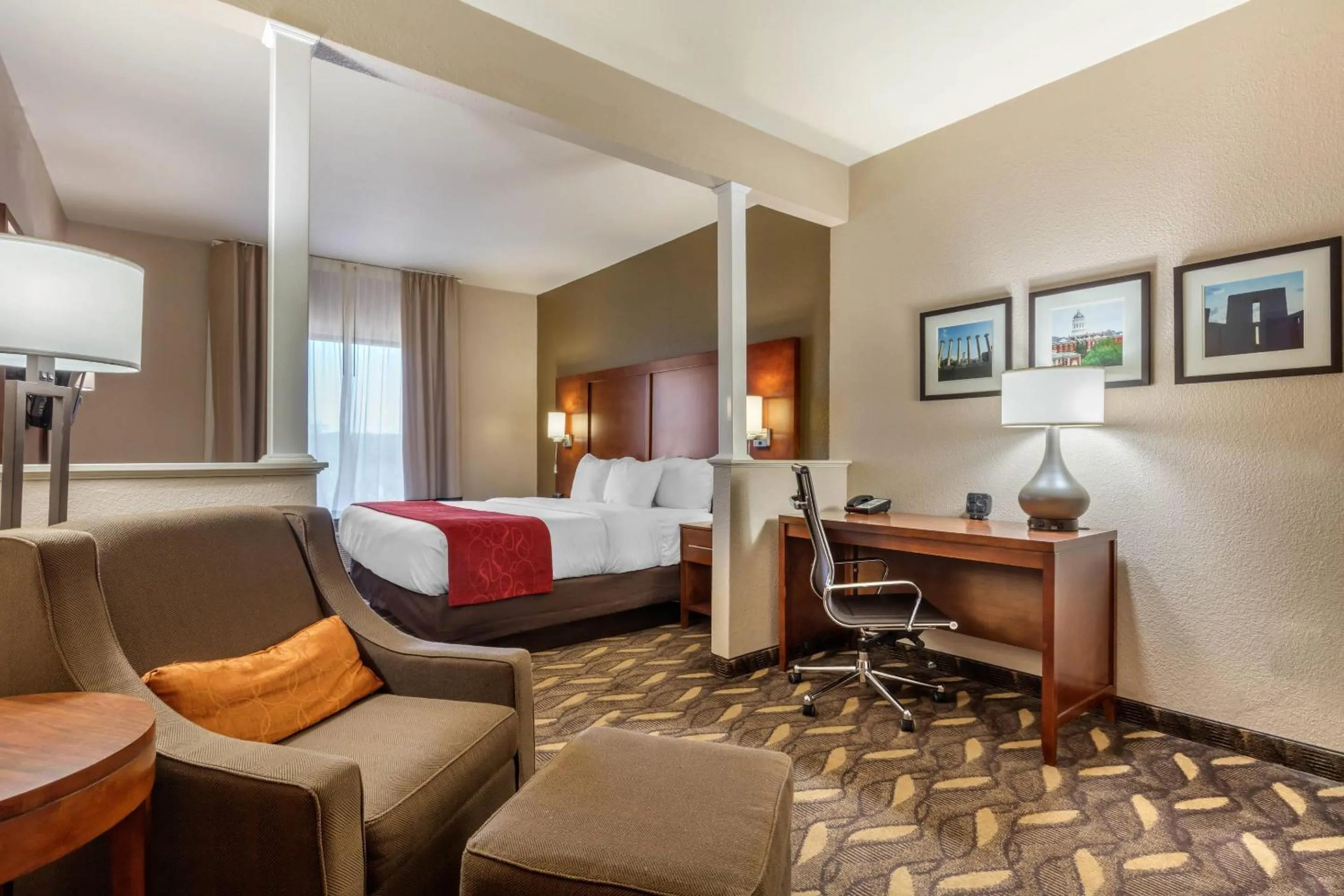 Bedroom, Bed in Comfort Suites Rolla