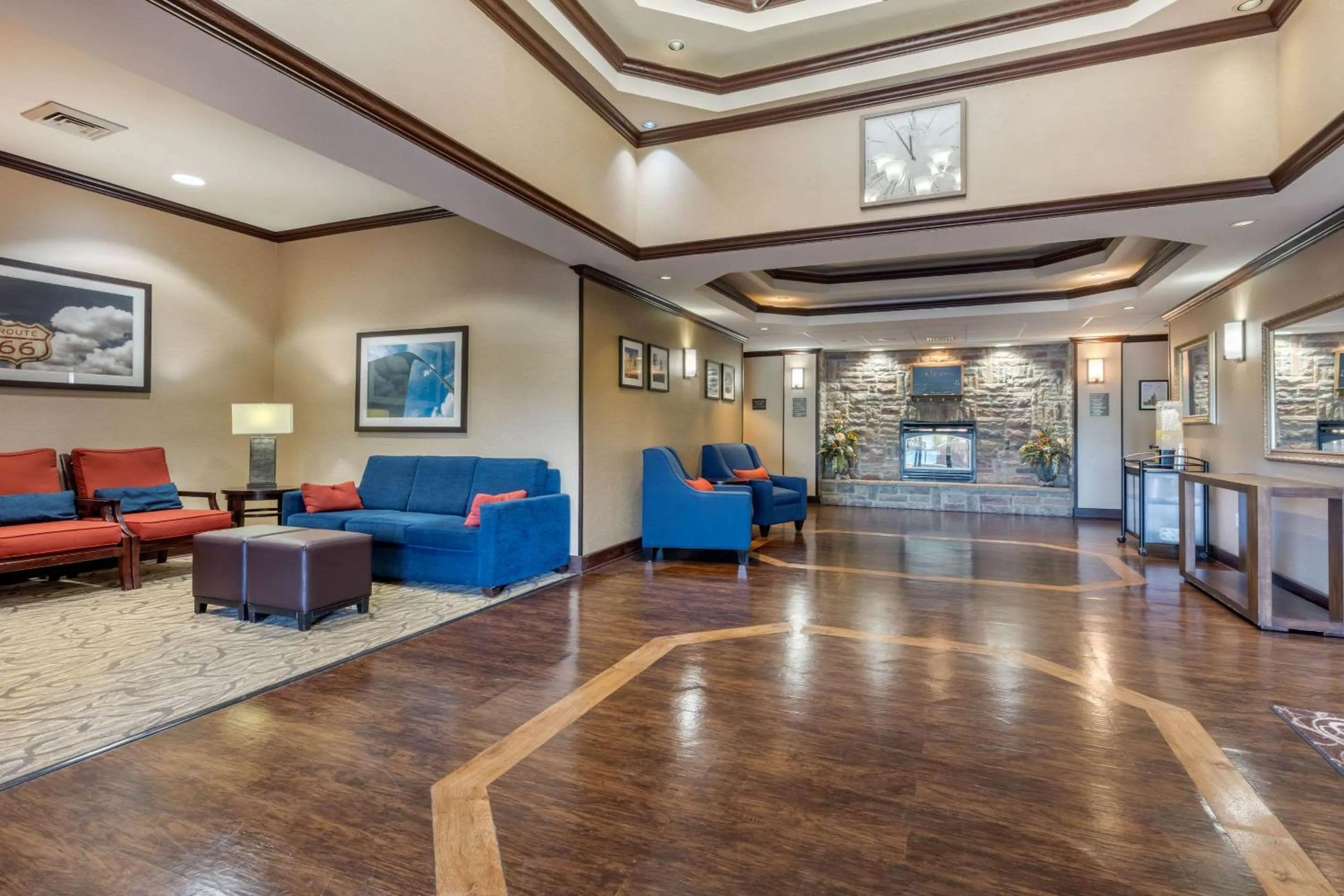 Lobby or reception in Comfort Suites Rolla