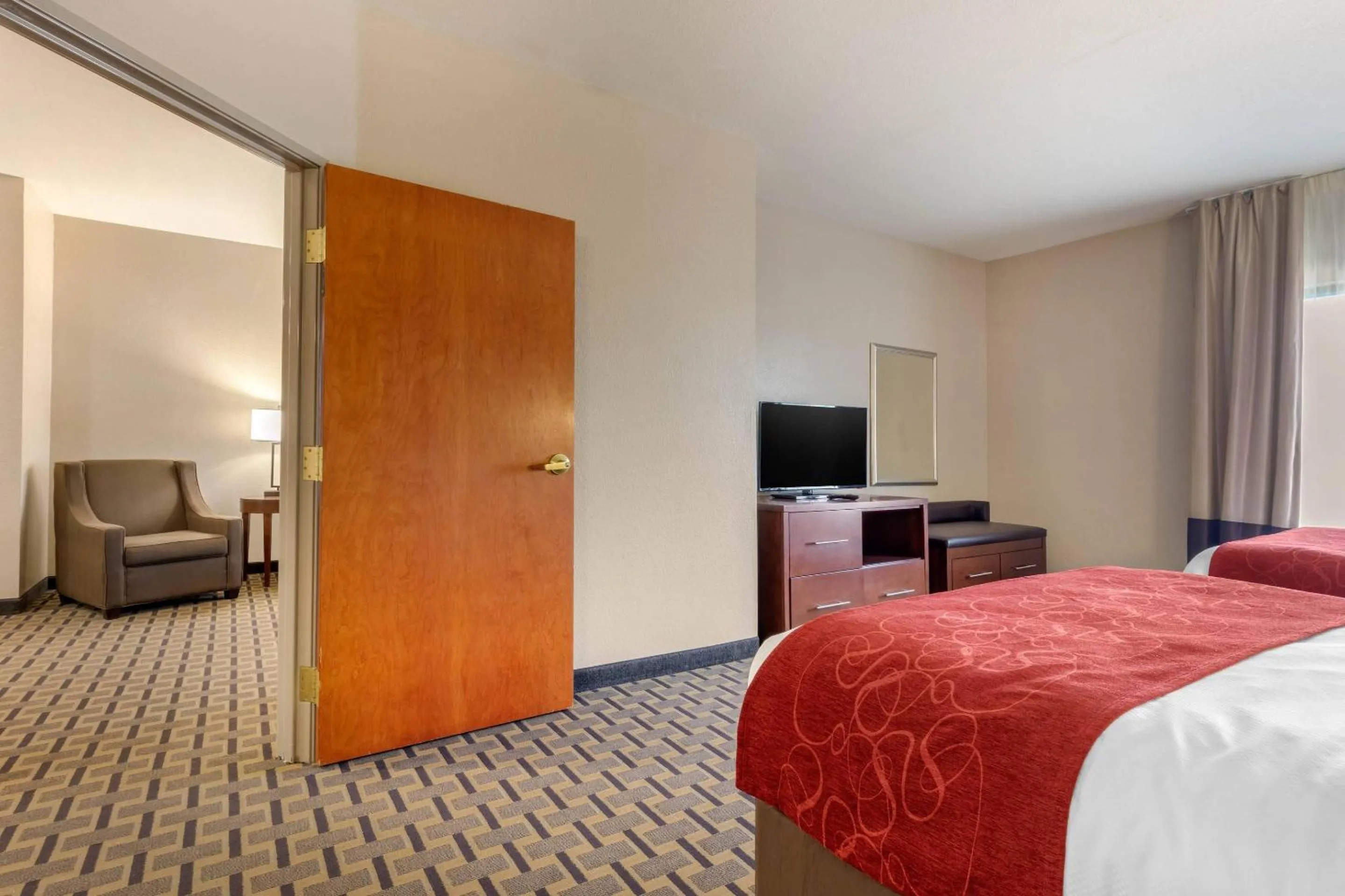 Bedroom, Bed in Comfort Suites Rolla