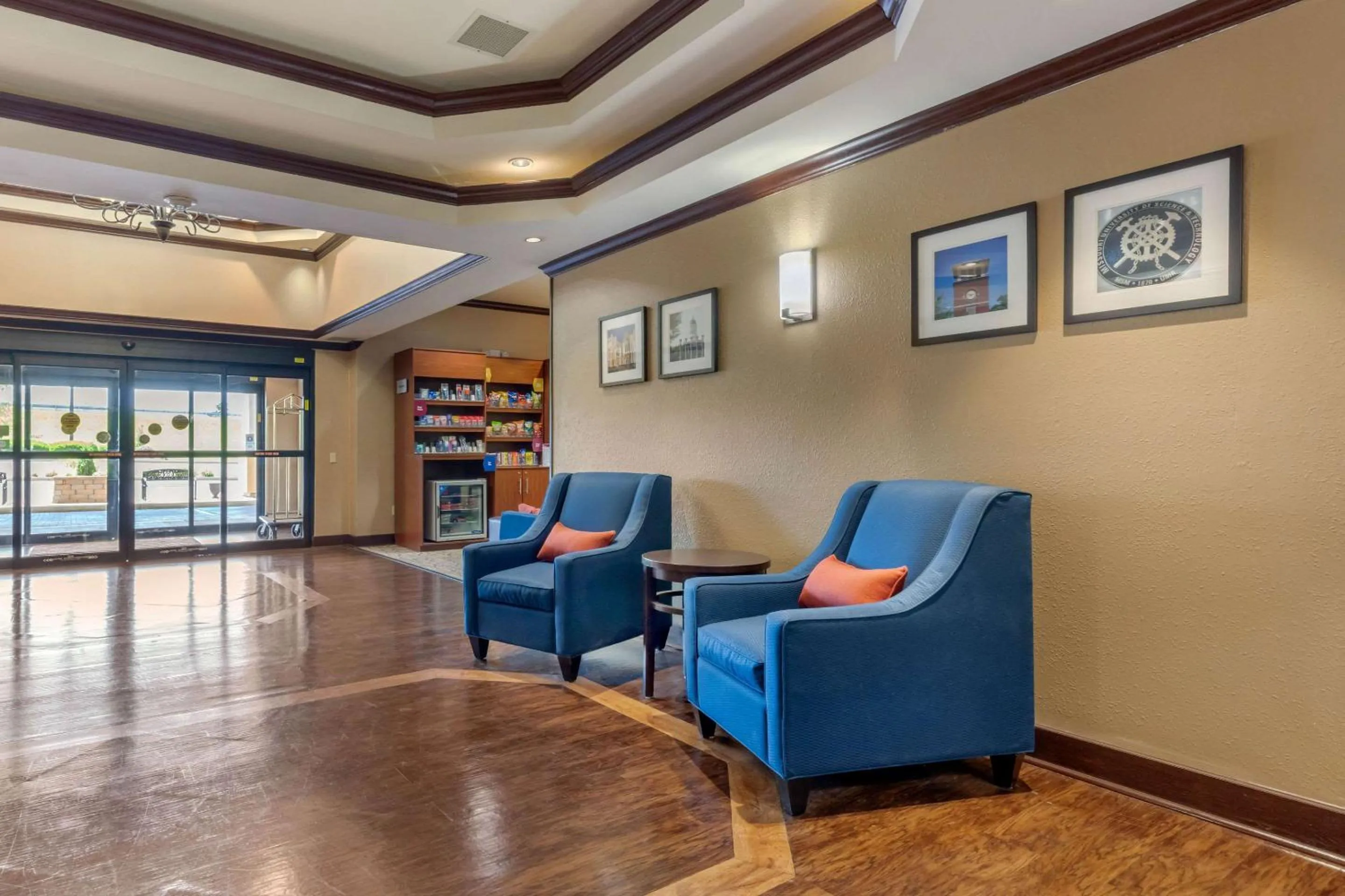 Lobby or reception in Comfort Suites Rolla
