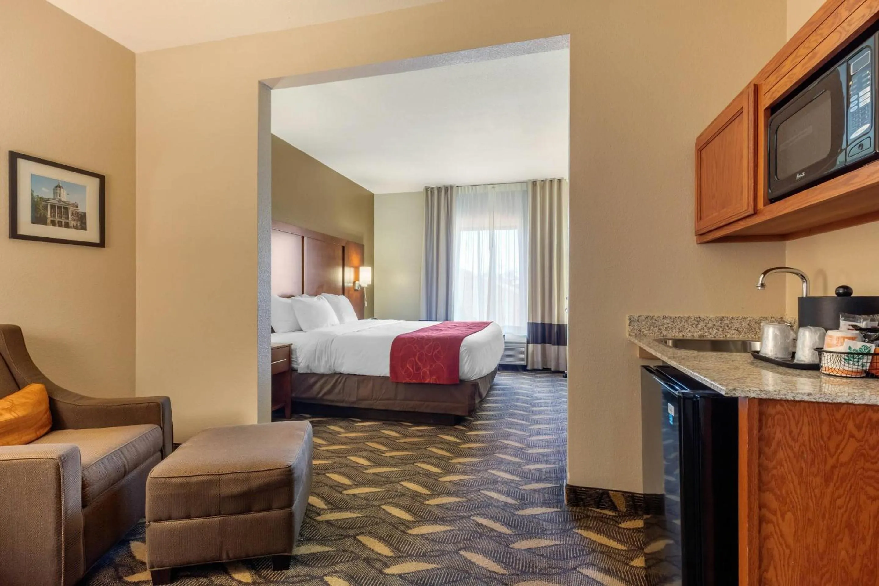 Bedroom, Bed in Comfort Suites Rolla