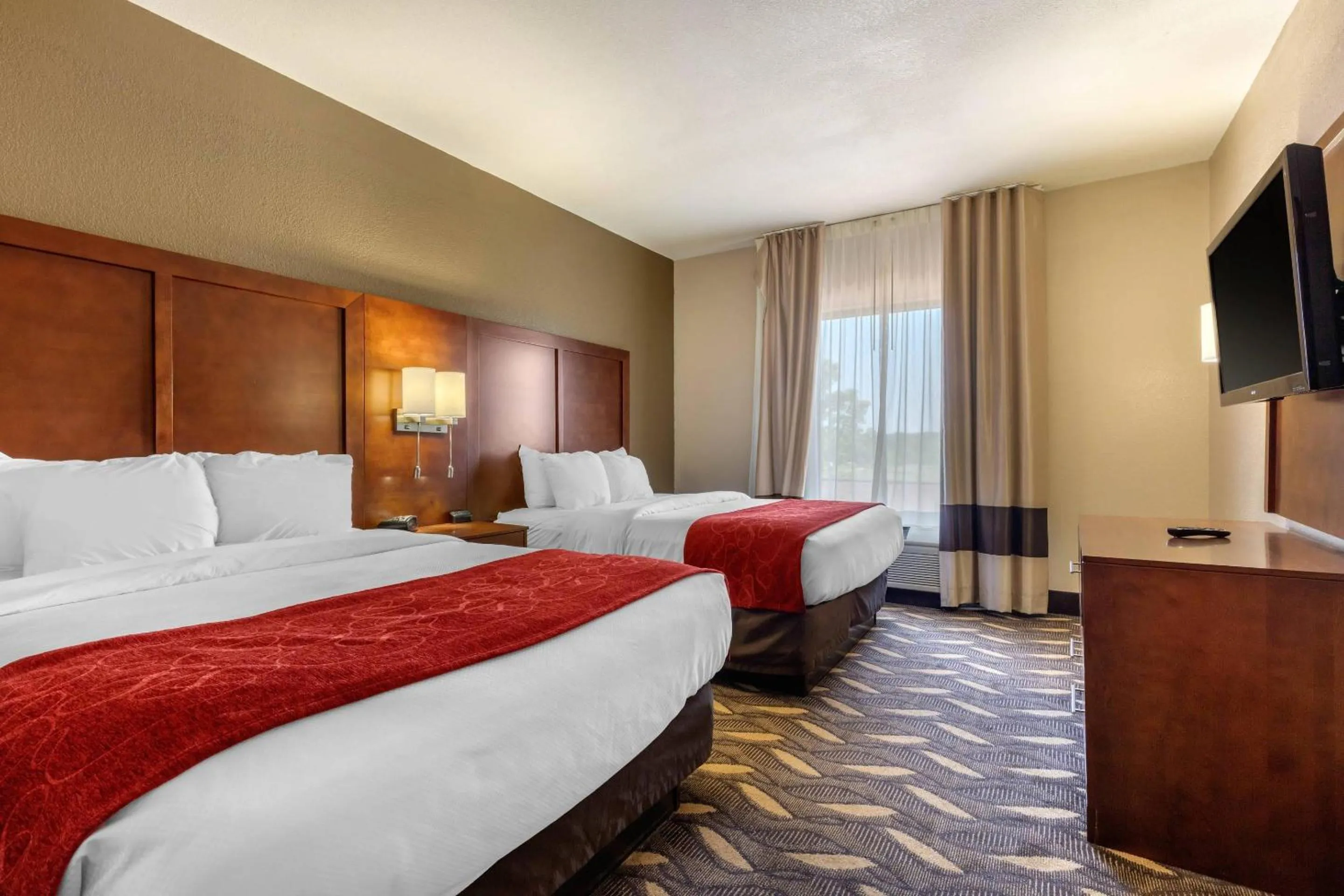 Bedroom, Bed in Comfort Suites Rolla