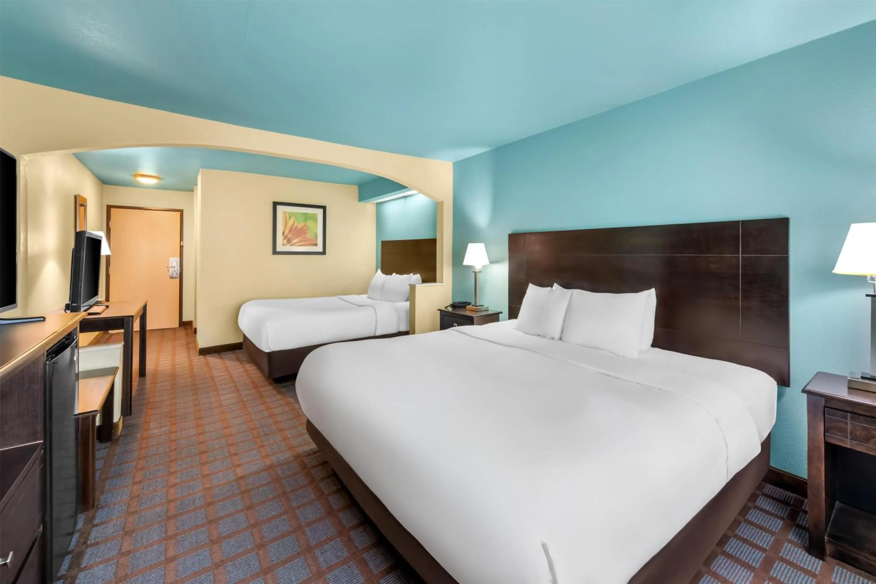 Bedroom, Bed in Red Lion Inn & Suites Blue Springs