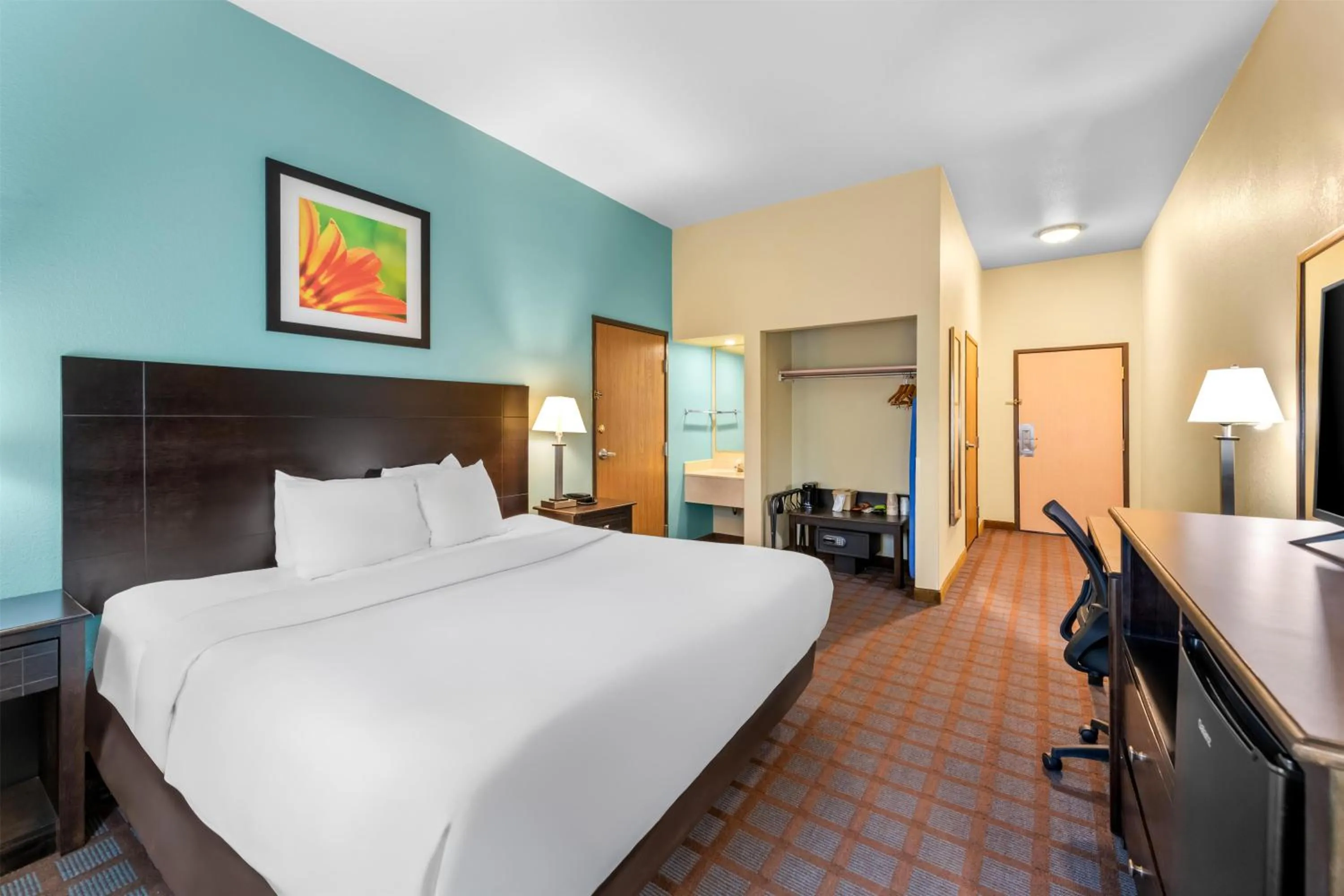 Bedroom, Bed in Red Lion Inn & Suites Blue Springs