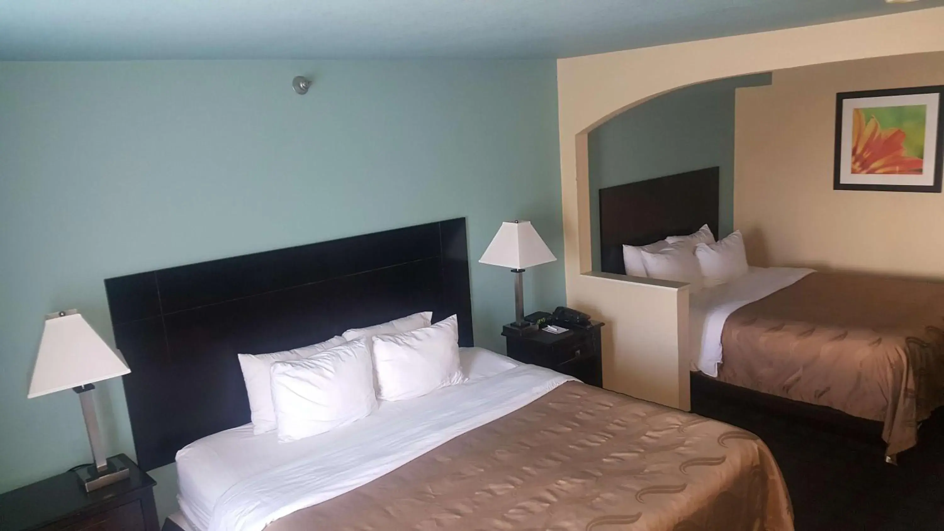 Room with King and Queen Bed in SureStay Plus Hotel by Best Western Blue Springs Room with King and Queen Bed in SureStay Plus Hotel by Best Western Blue Springs