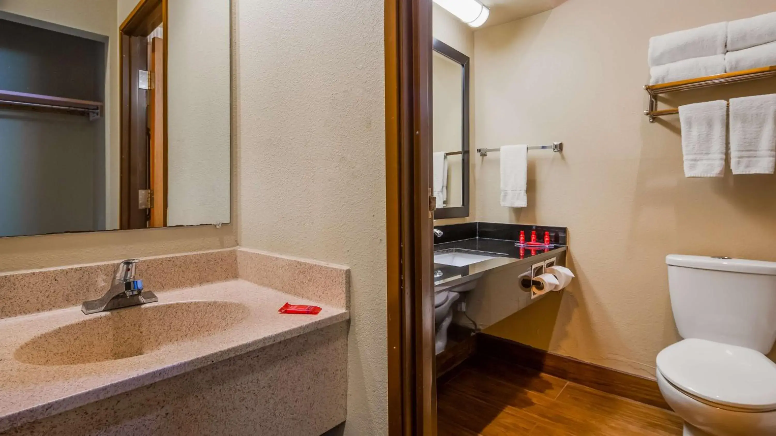 King Room with Bath Tub and Sofa Bed - Disability Access in SureStay Plus Hotel by Best Western Blue Springs King Room with Bath Tub and Sofa Bed - Disability Access in SureStay Plus Hotel by Best Western Blue Springs