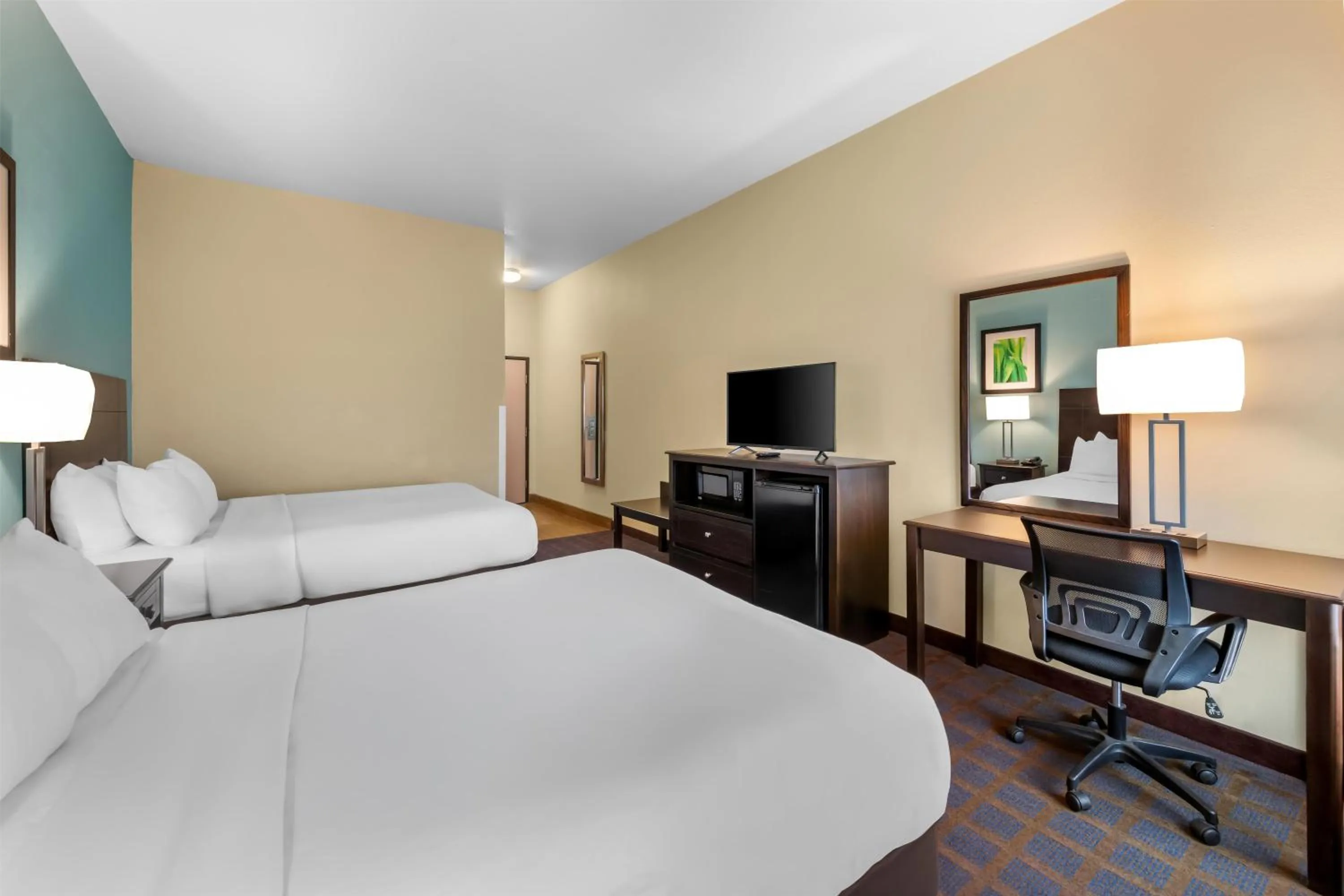 Bedroom, Bed in Red Lion Inn & Suites Blue Springs