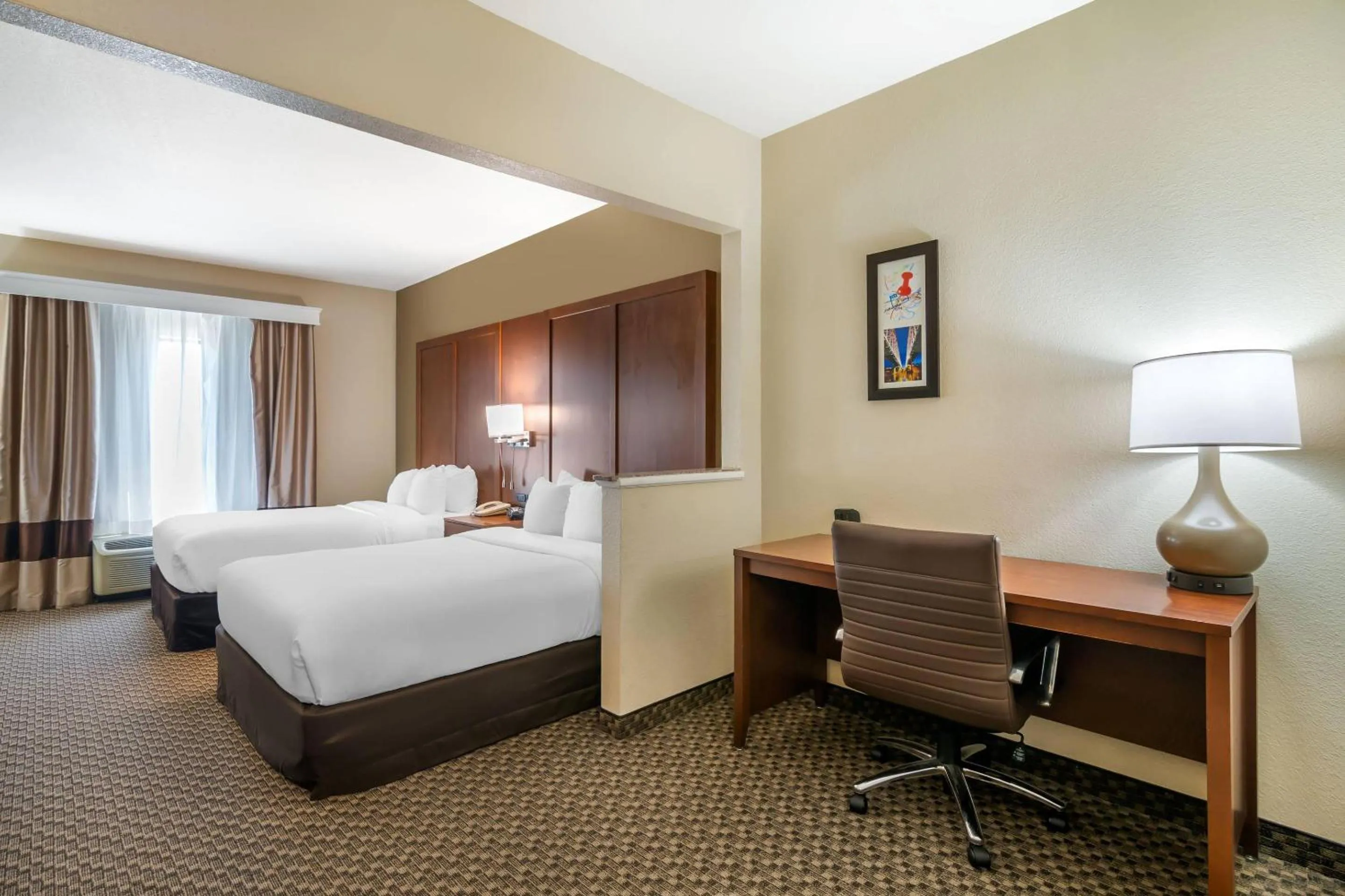Bedroom, Bed in Comfort Suites - Jefferson City