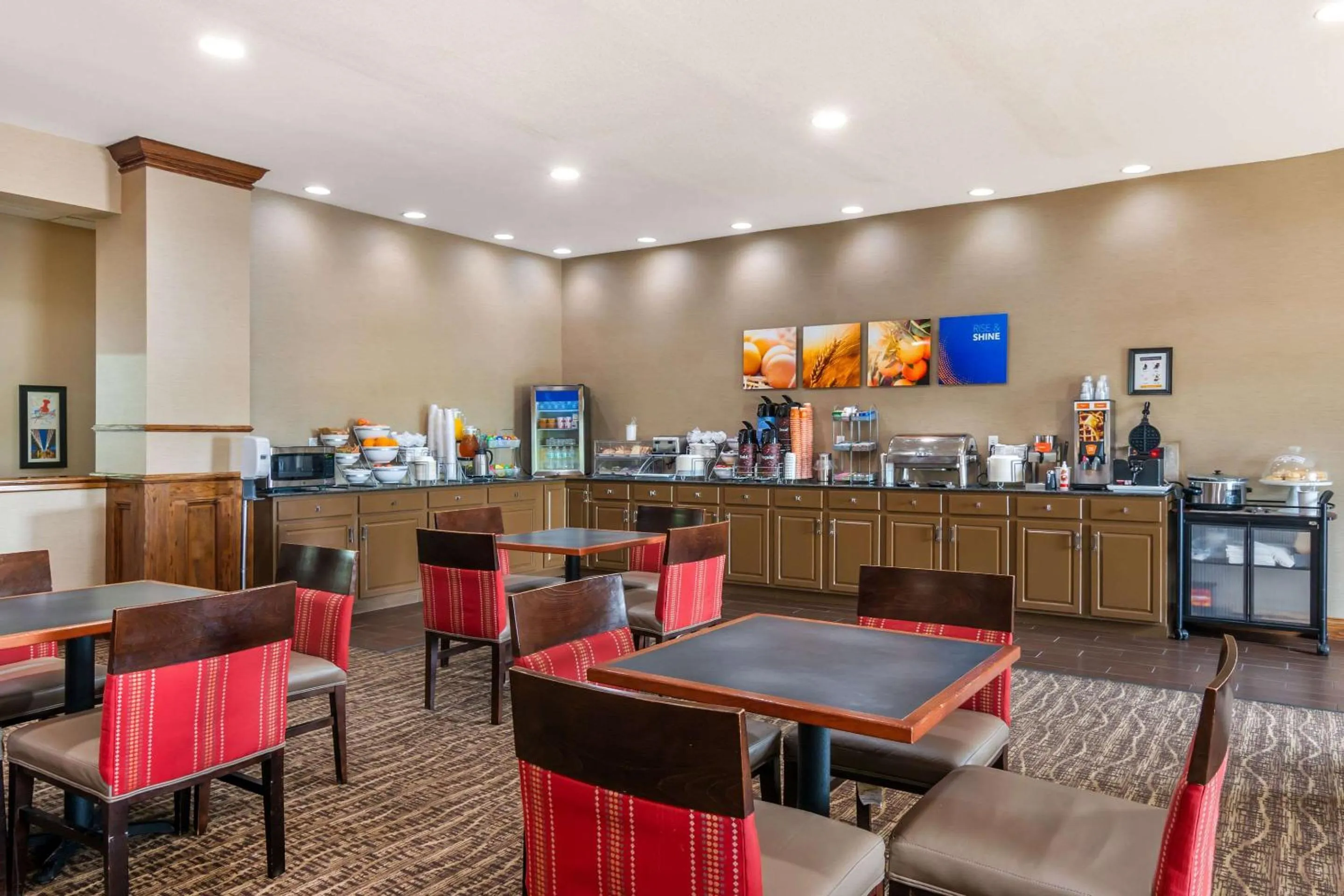 Breakfast in Comfort Suites - Jefferson City